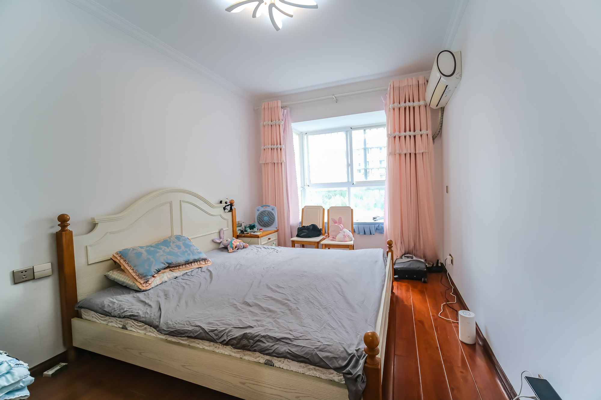 世景华庭 3室2厅2卫 86.8万 世景华庭 3室2厅2卫 86.8万卧室