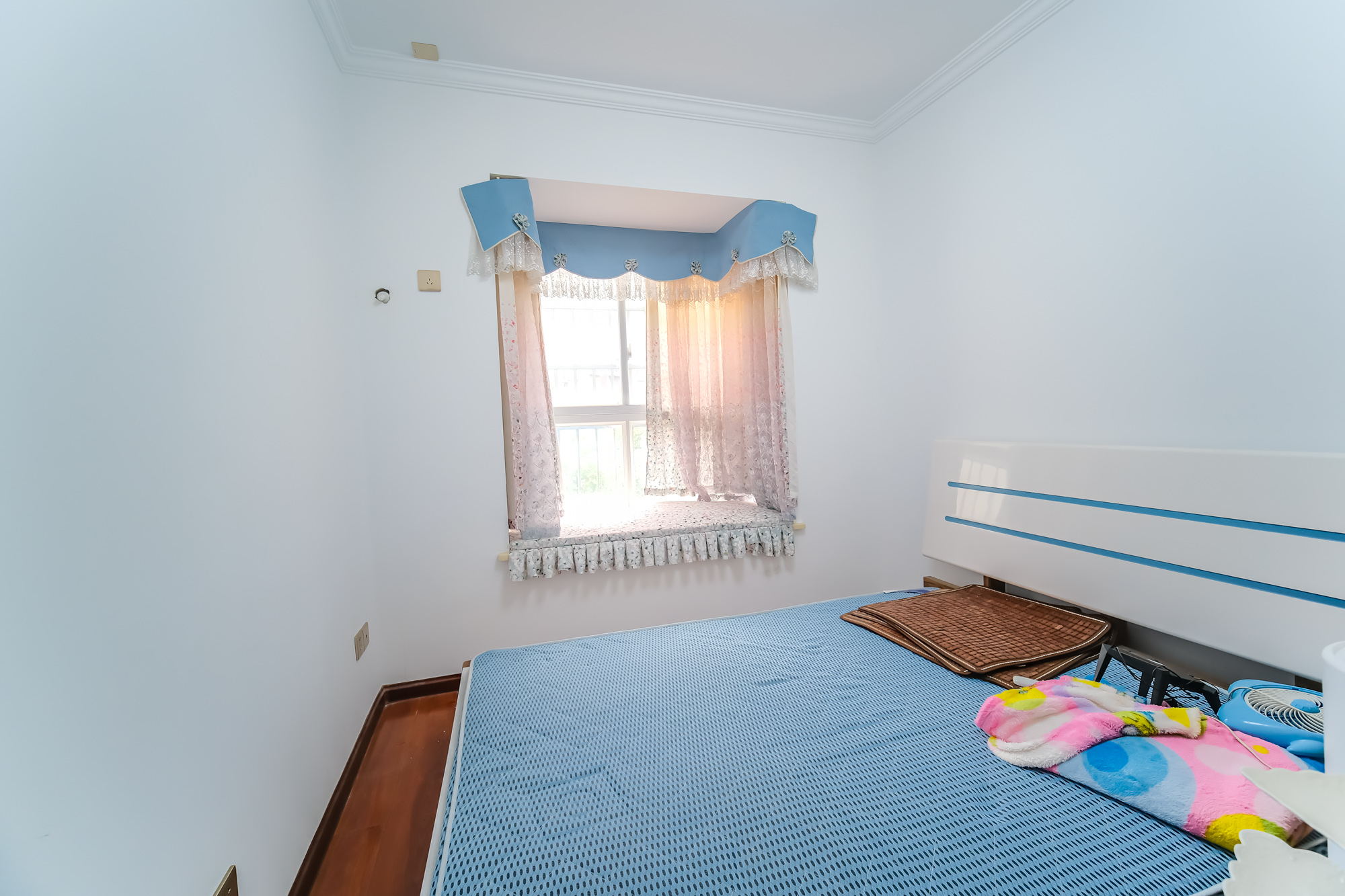 世景华庭 3室2厅2卫 86.8万 世景华庭 3室2厅2卫 86.8万卧室