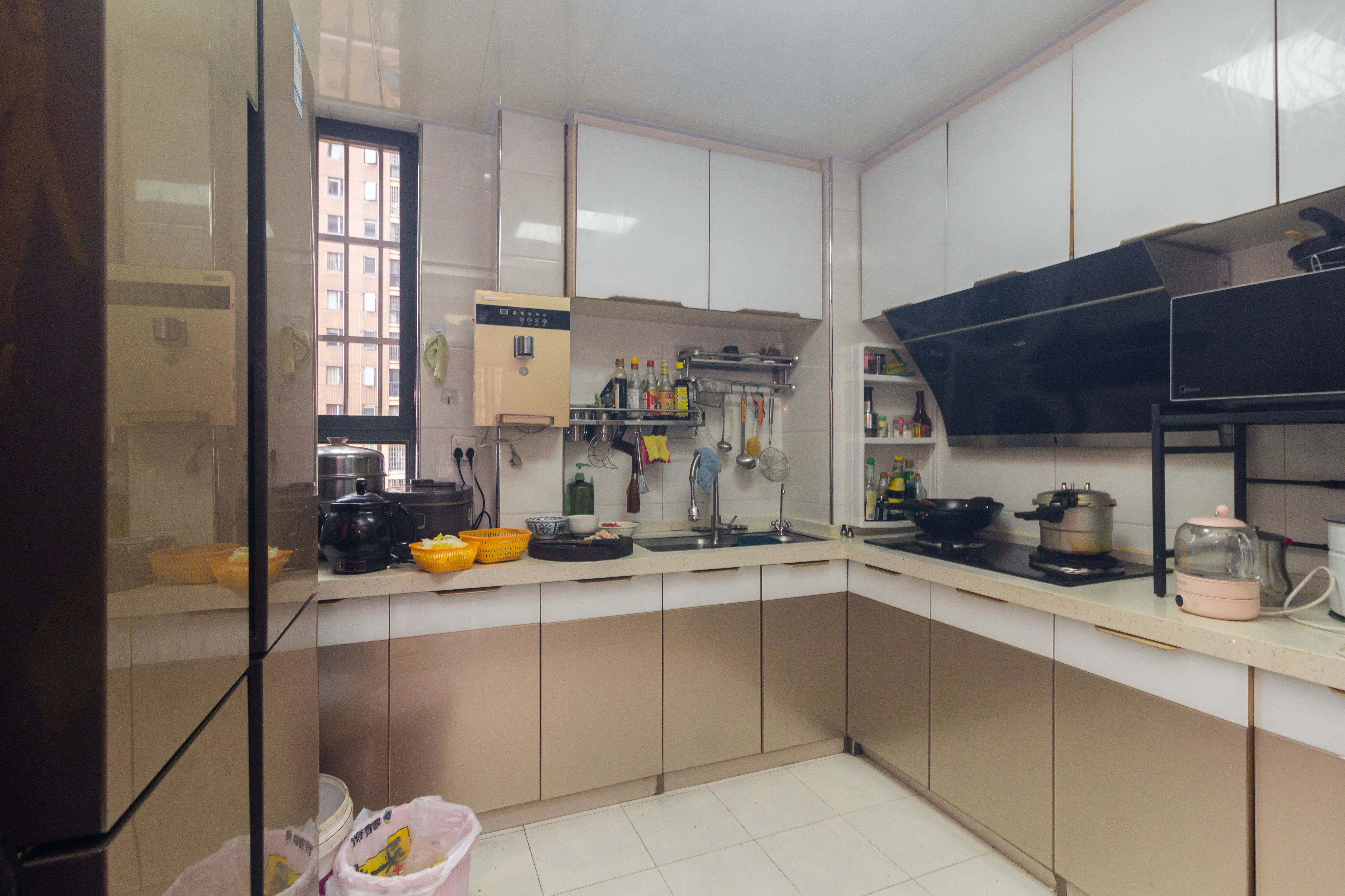 中欣楚天雅郡 4室2厅2卫 72.8万 中欣楚天雅郡 4室2厅2卫 72.8万厨房