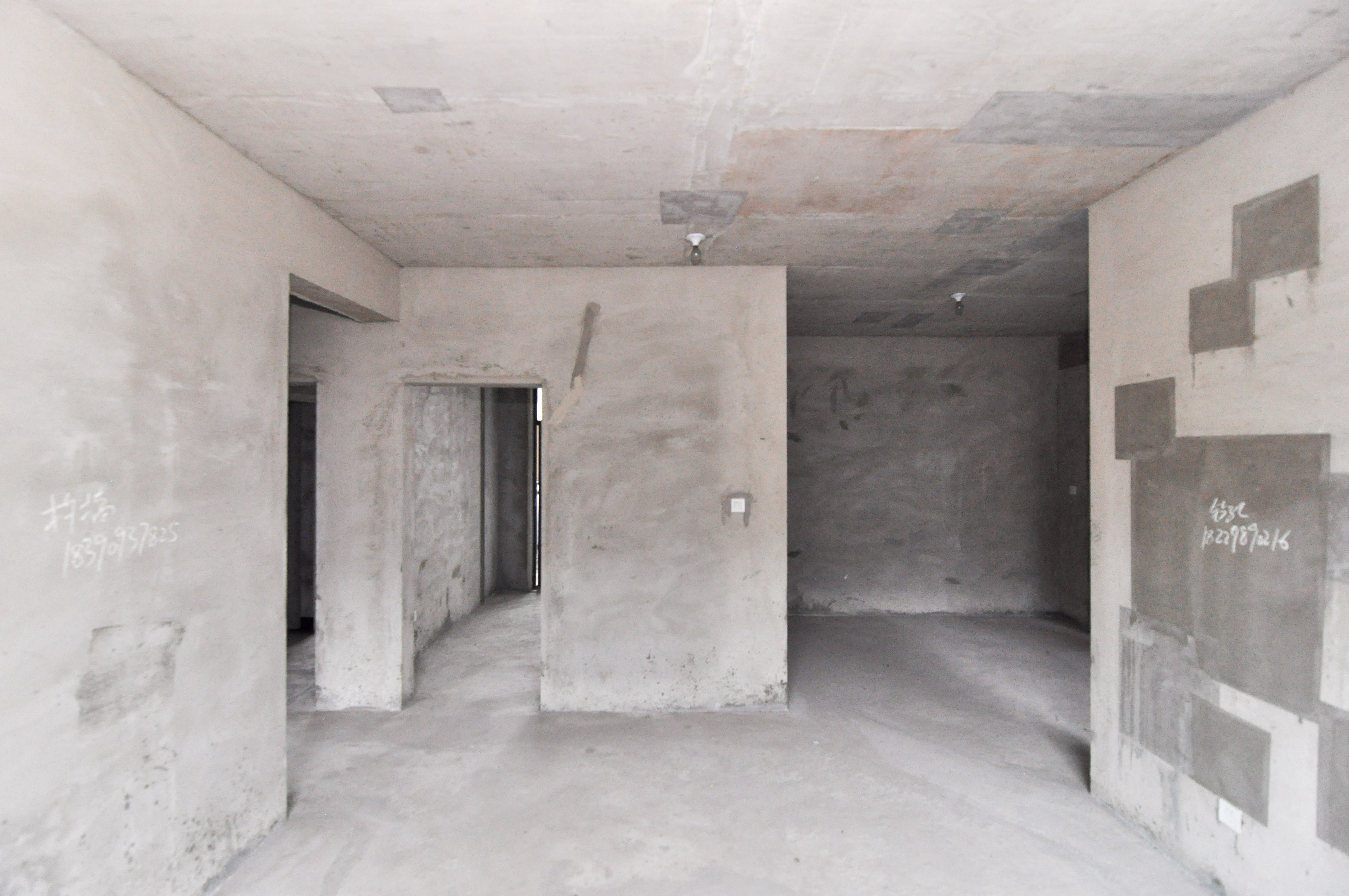 中央美郡  4室2厅2卫    130.0万 中央美郡  4室2厅2卫    130.0万客厅