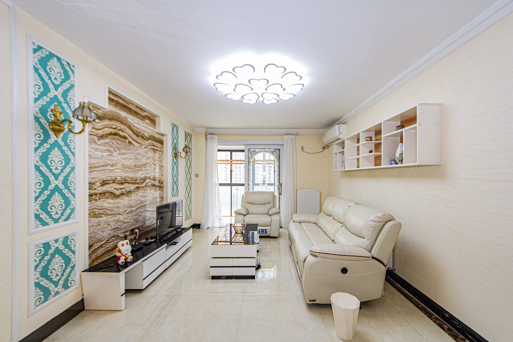 北辰三角洲E5区 3室2厅1卫 132.0万 北辰三角洲E5区 3室2厅1卫 132.0万客厅