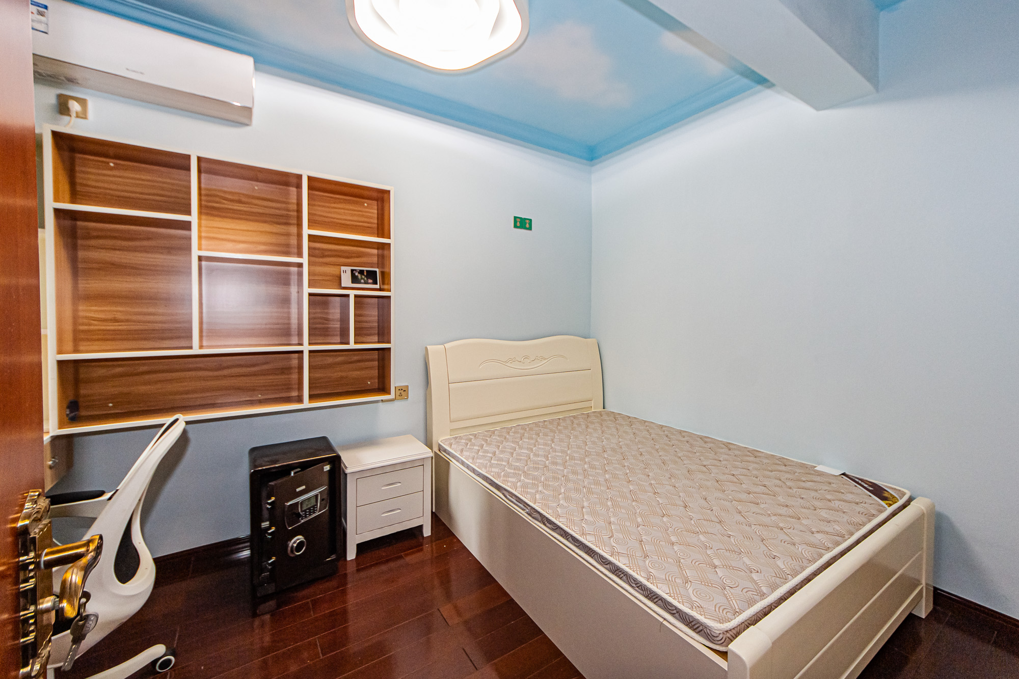 北辰三角洲E5区 3室2厅1卫 132.0万 北辰三角洲E5区 3室2厅1卫 132.0万卧室