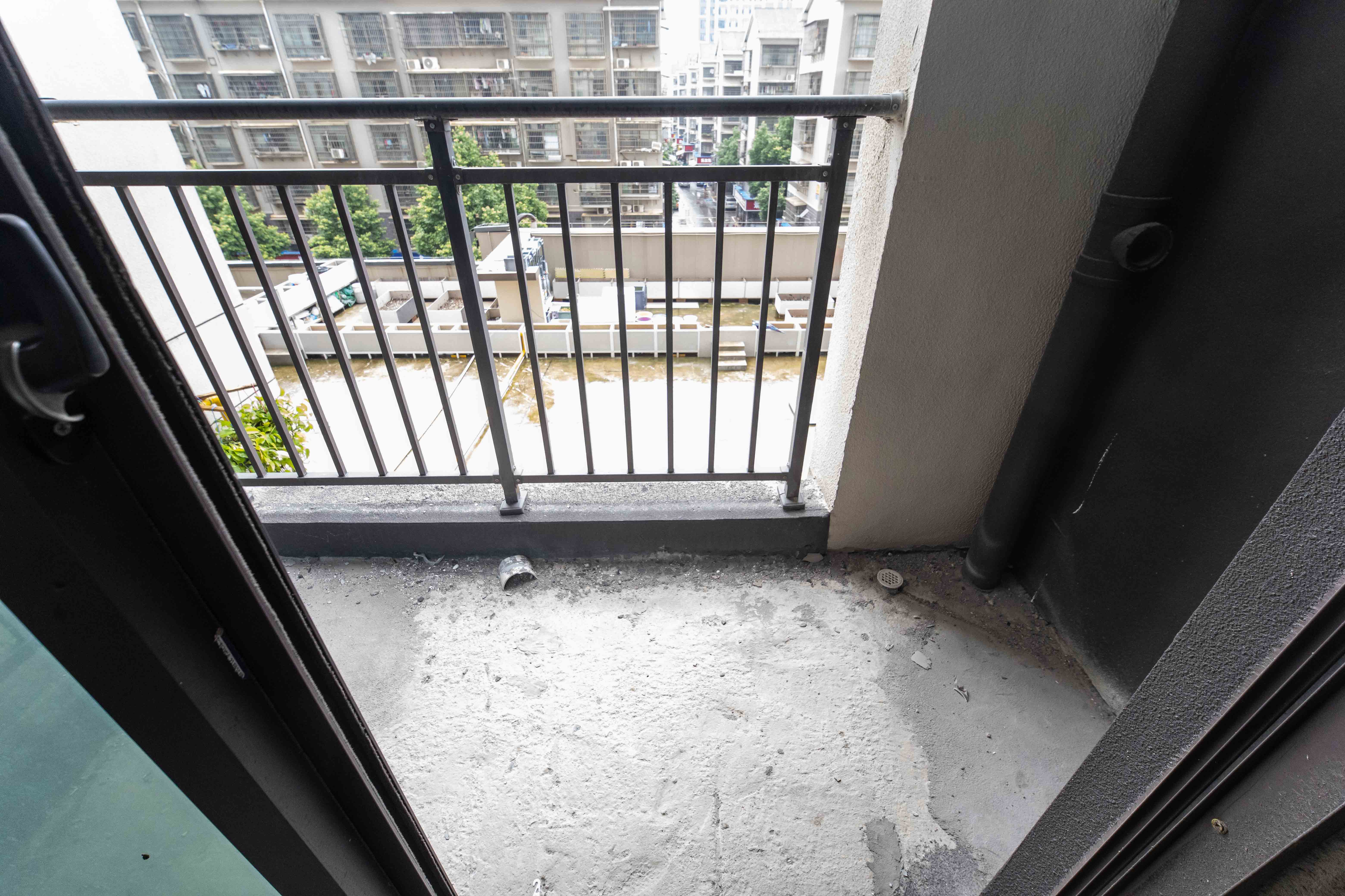 德奥悦东方  4室2厅2卫   168.00万阳台