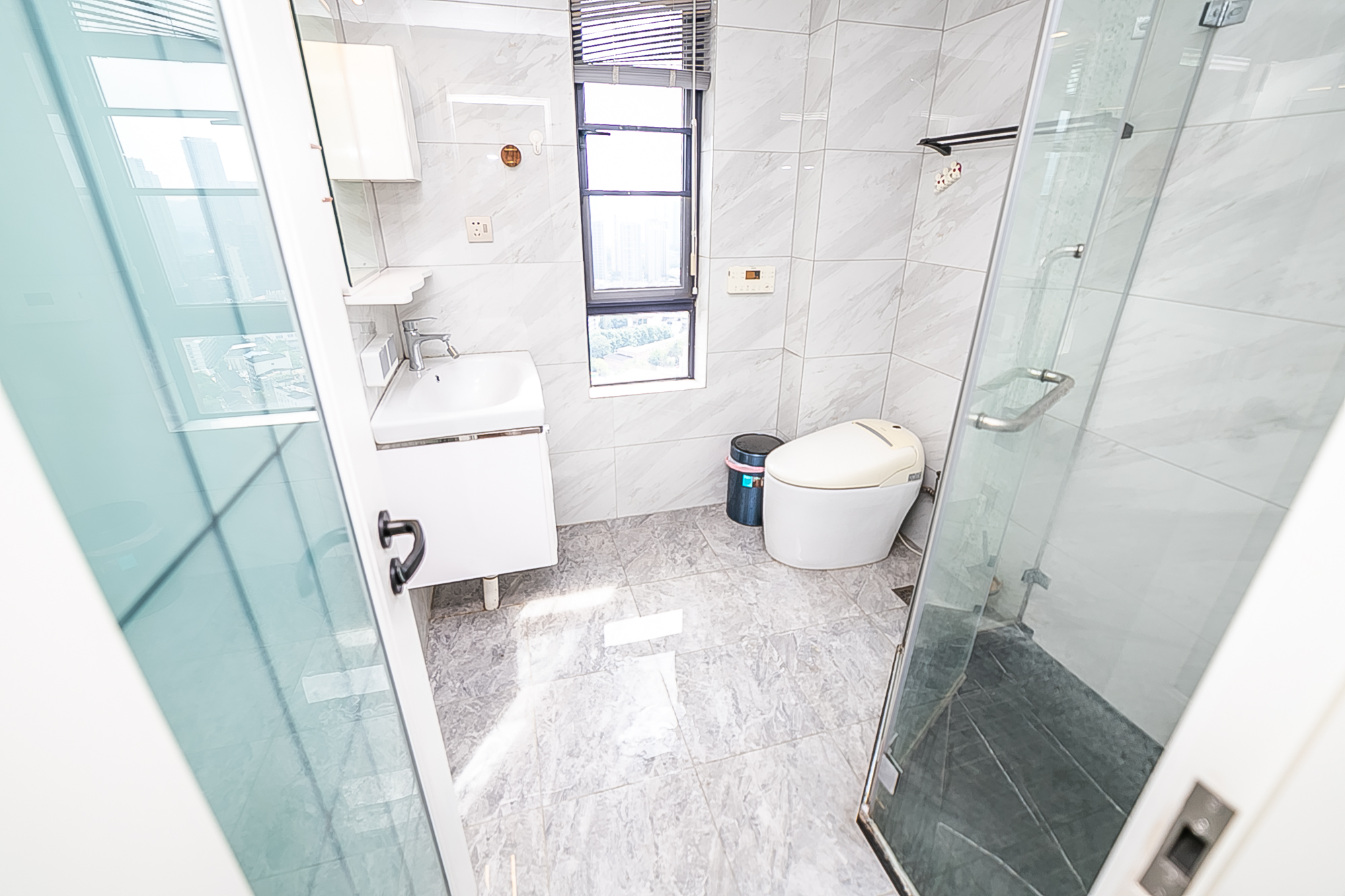 荣悦台 3室2厅2卫 158.0万 荣悦台 3室2厅2卫 158.0万卫生间