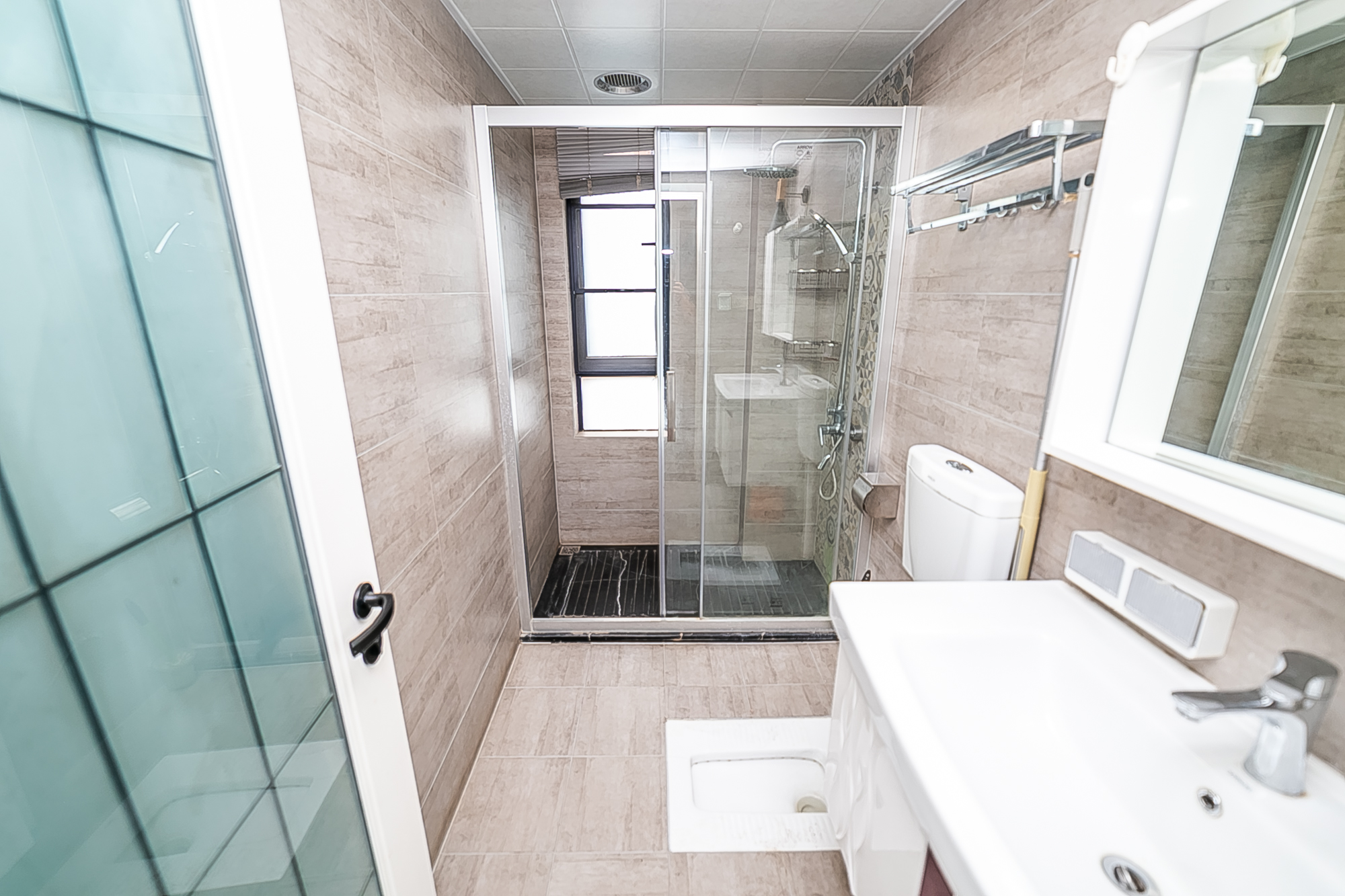 荣悦台 3室2厅2卫 158.0万 荣悦台 3室2厅2卫 158.0万卫生间