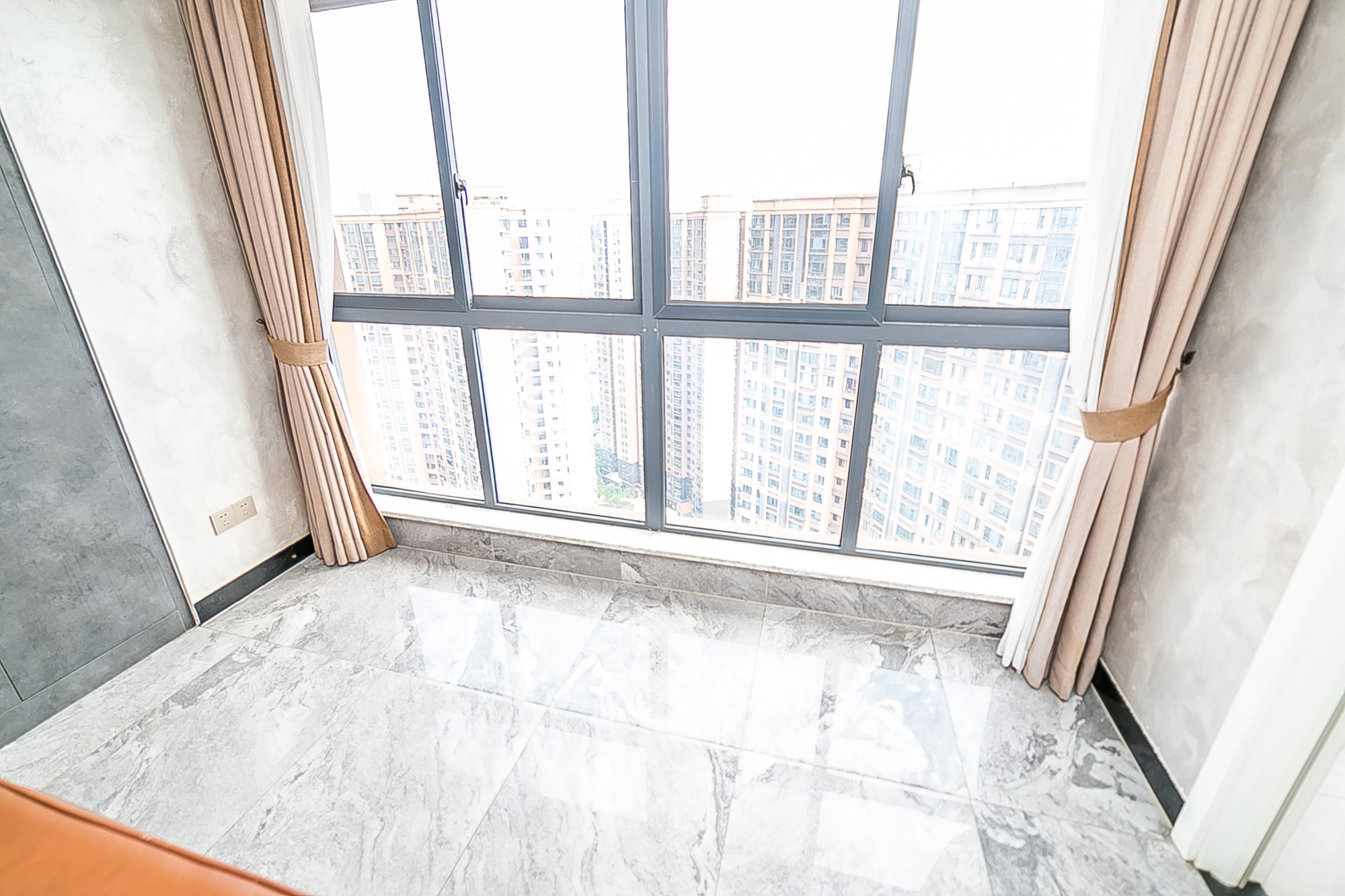 荣悦台 3室2厅2卫 158.0万 荣悦台 3室2厅2卫 158.0万阳台