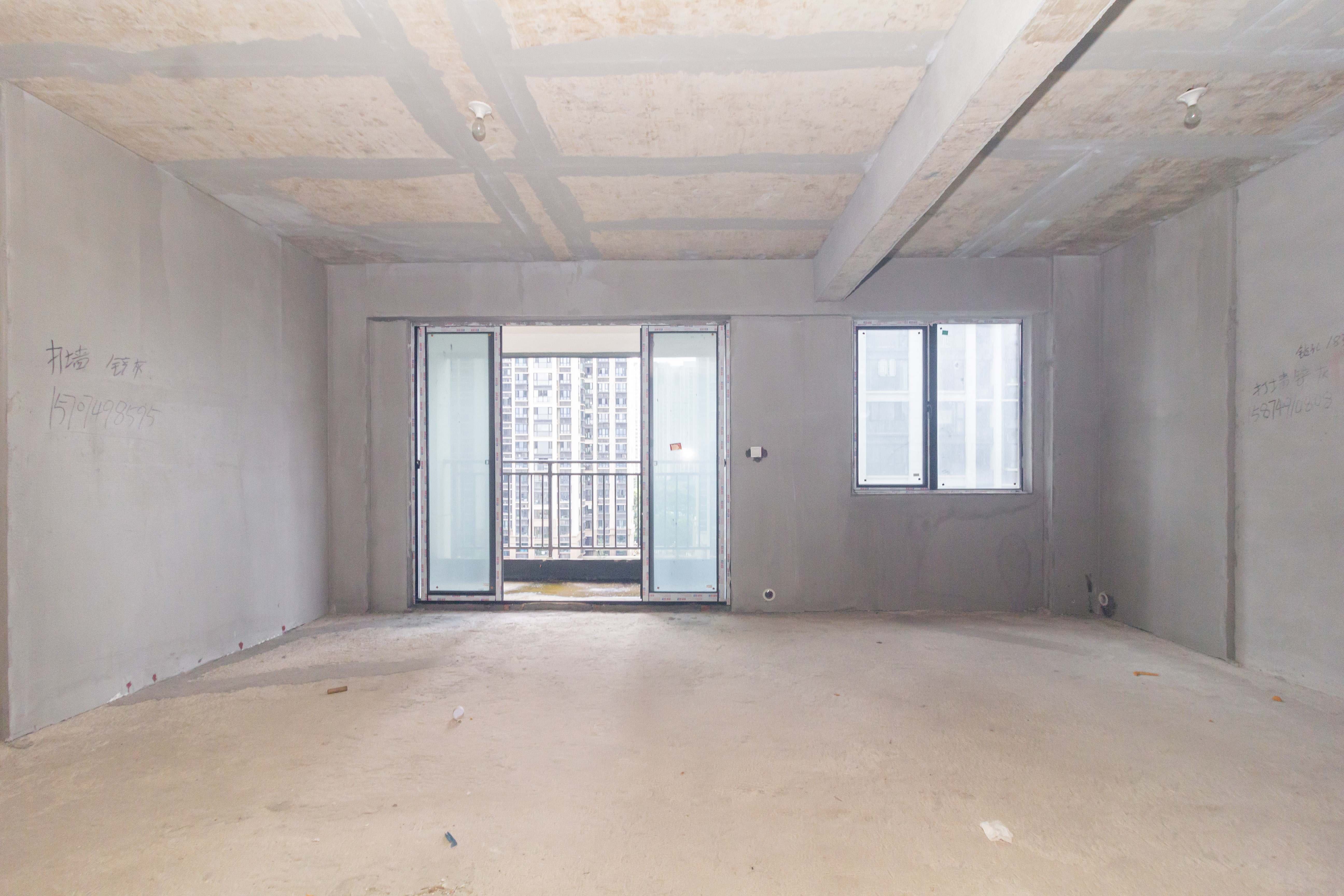 财汇新天地(财汇商务广场) 4室2厅2卫 68.8万 财汇新天地(财汇商务广场) 4室2厅2卫 68.8万客厅