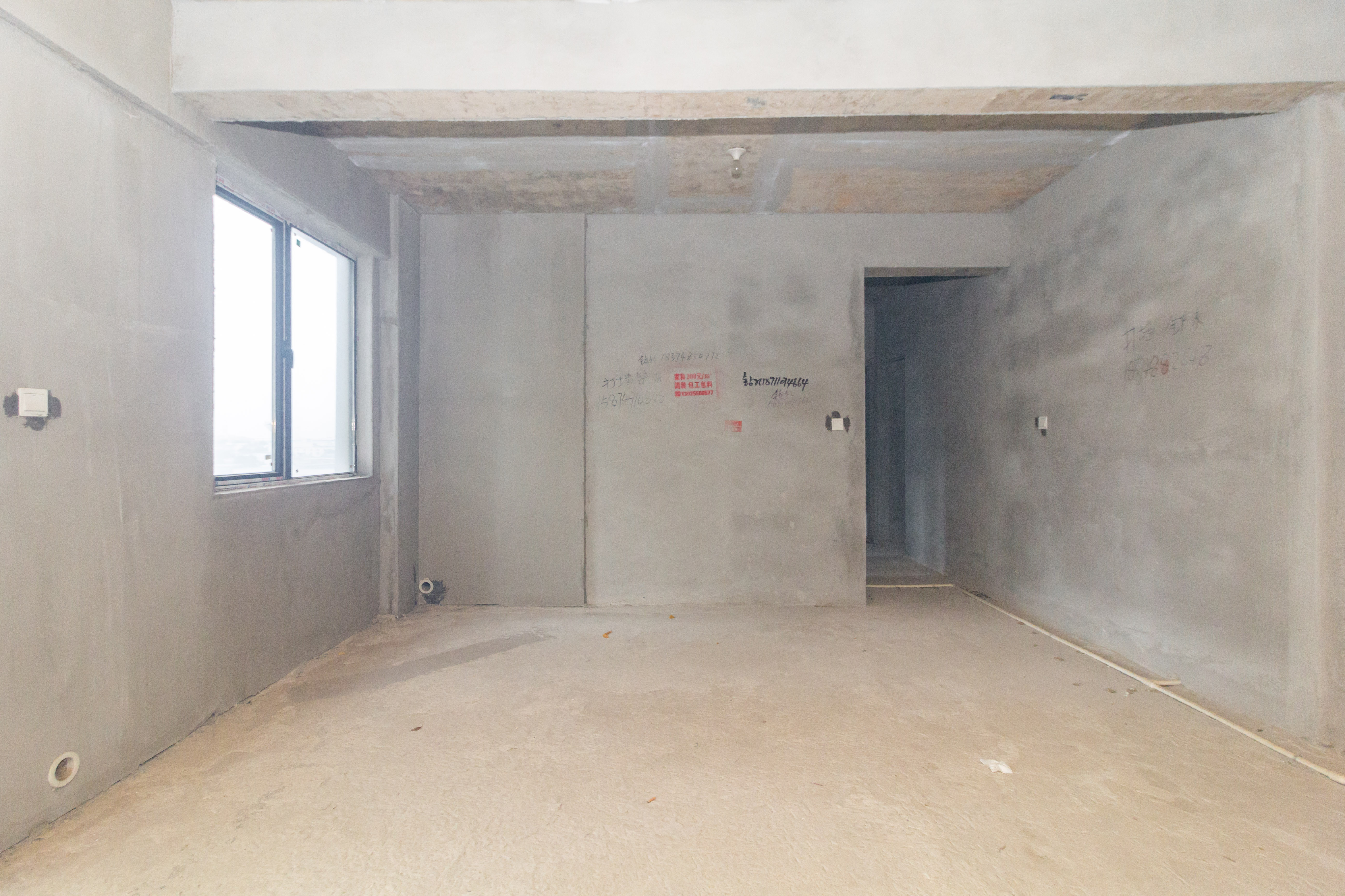 财汇新天地(财汇商务广场) 4室2厅2卫 68.8万 财汇新天地(财汇商务广场) 4室2厅2卫 68.8万客厅