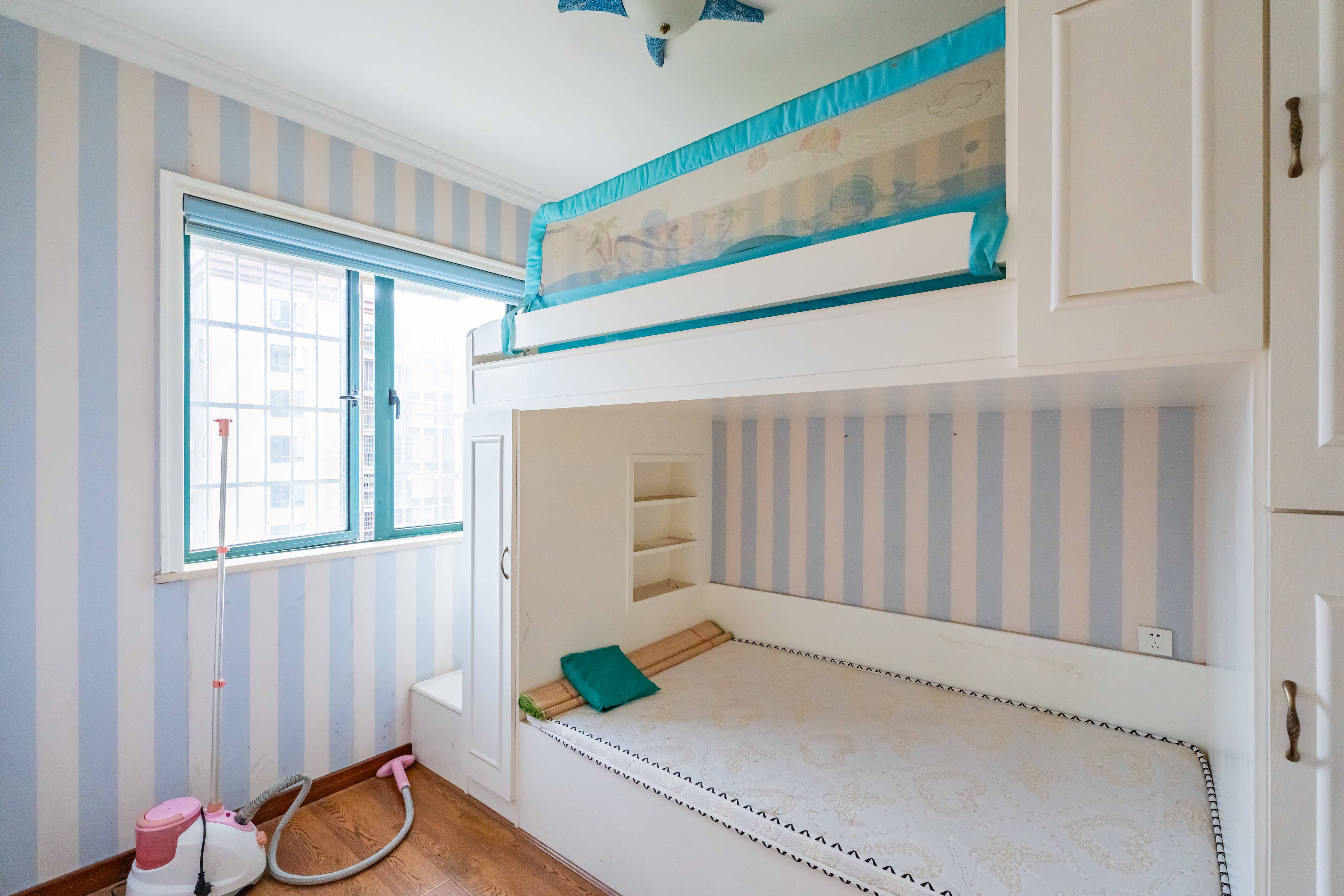 绿洲花园  3室2厅1卫    85.0万卧室