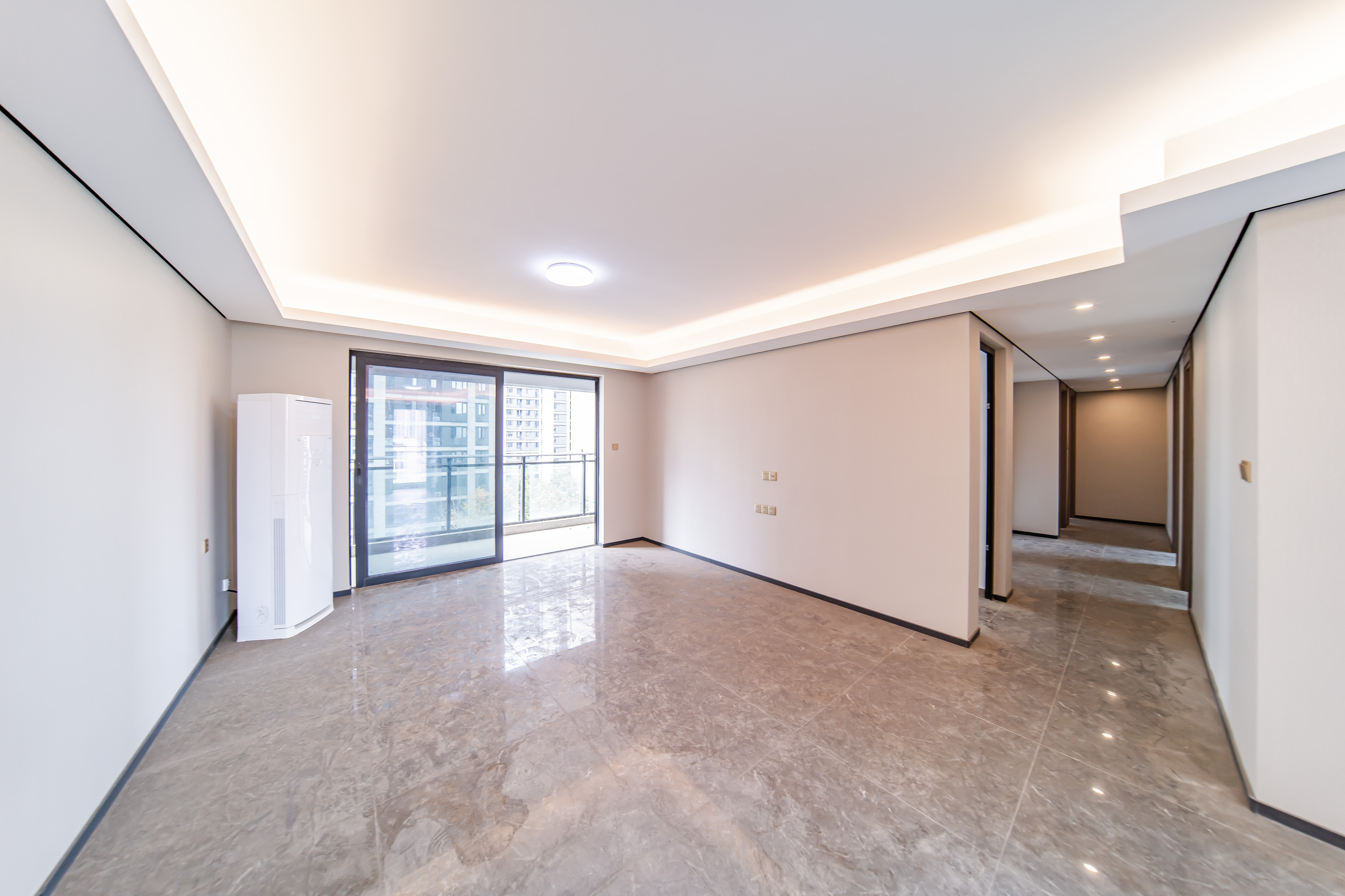 中海阅麓山一期  4室2厅2卫    214.0万 中海阅麓山一期  4室2厅2卫    214.0万客厅