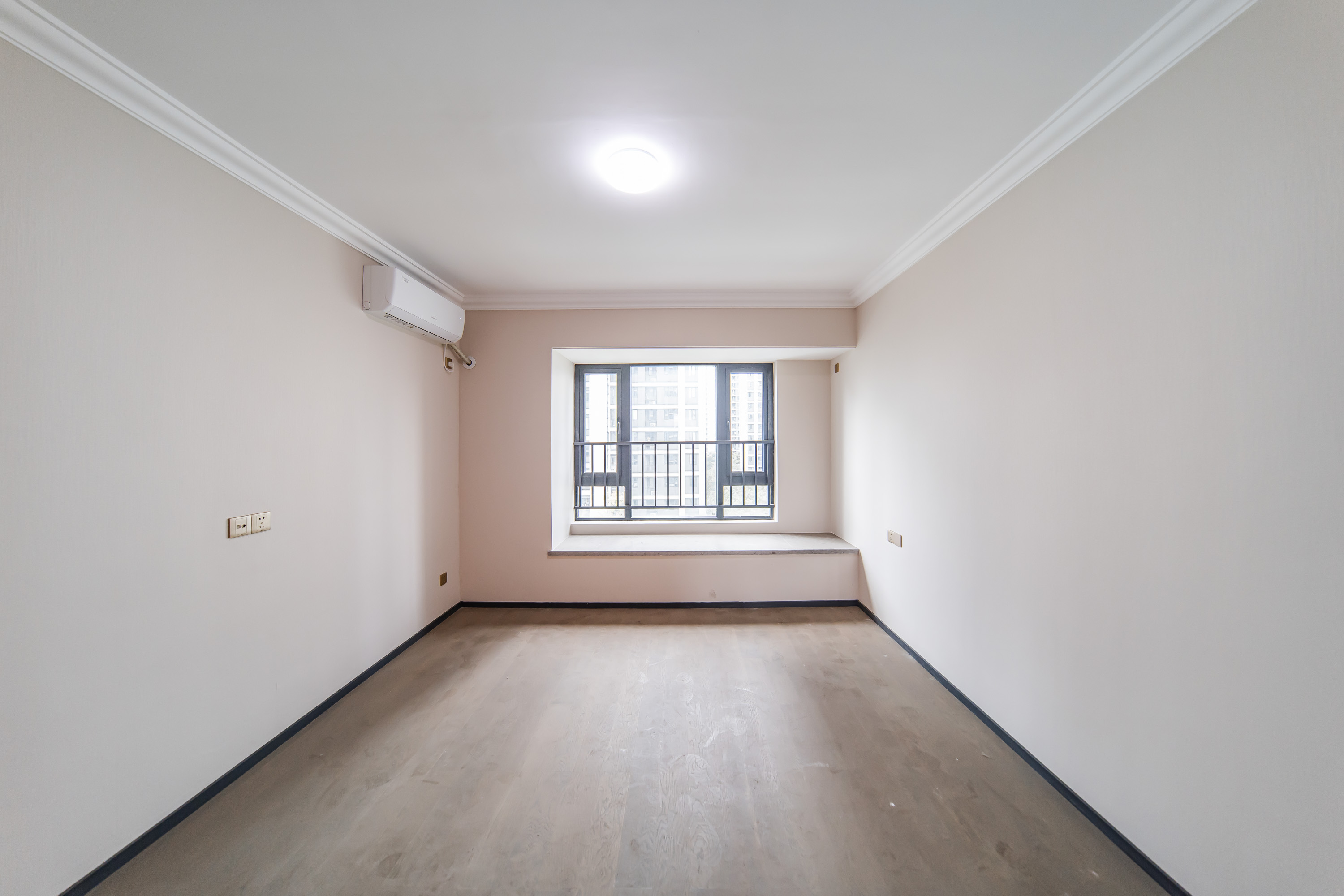 中海阅麓山一期  4室2厅2卫    214.0万 中海阅麓山一期  4室2厅2卫    214.0万卧室