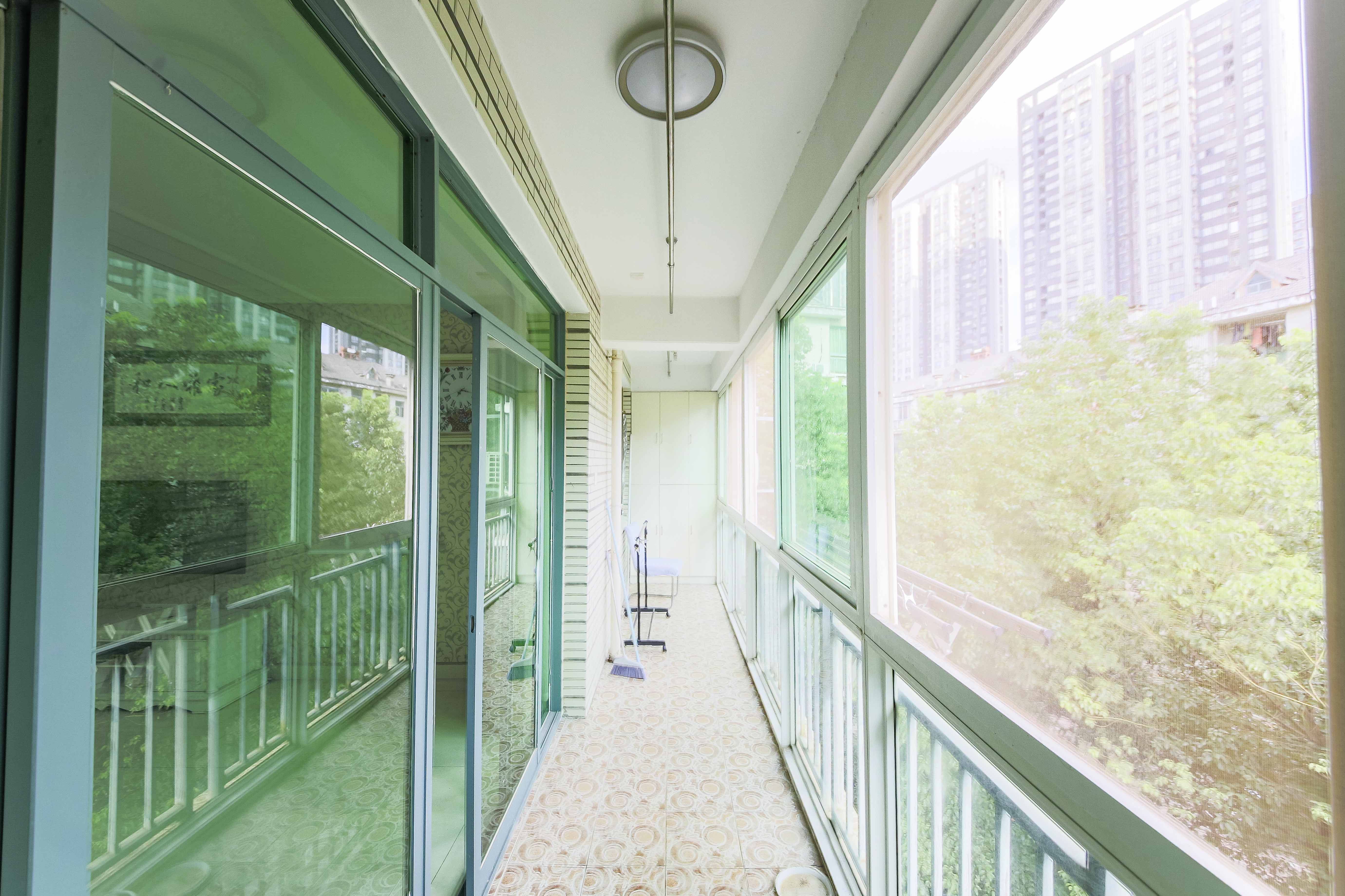 柠檬丽都  3室2厅2卫   114.00万阳台