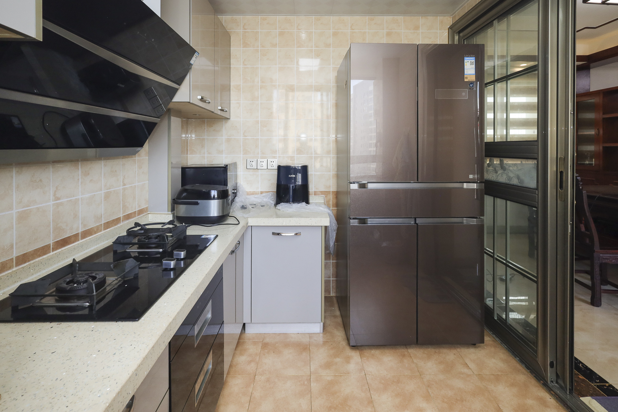 钱隆世家  3室2厅2卫    98.0万 钱隆世家  3室2厅2卫    98.0万厨房