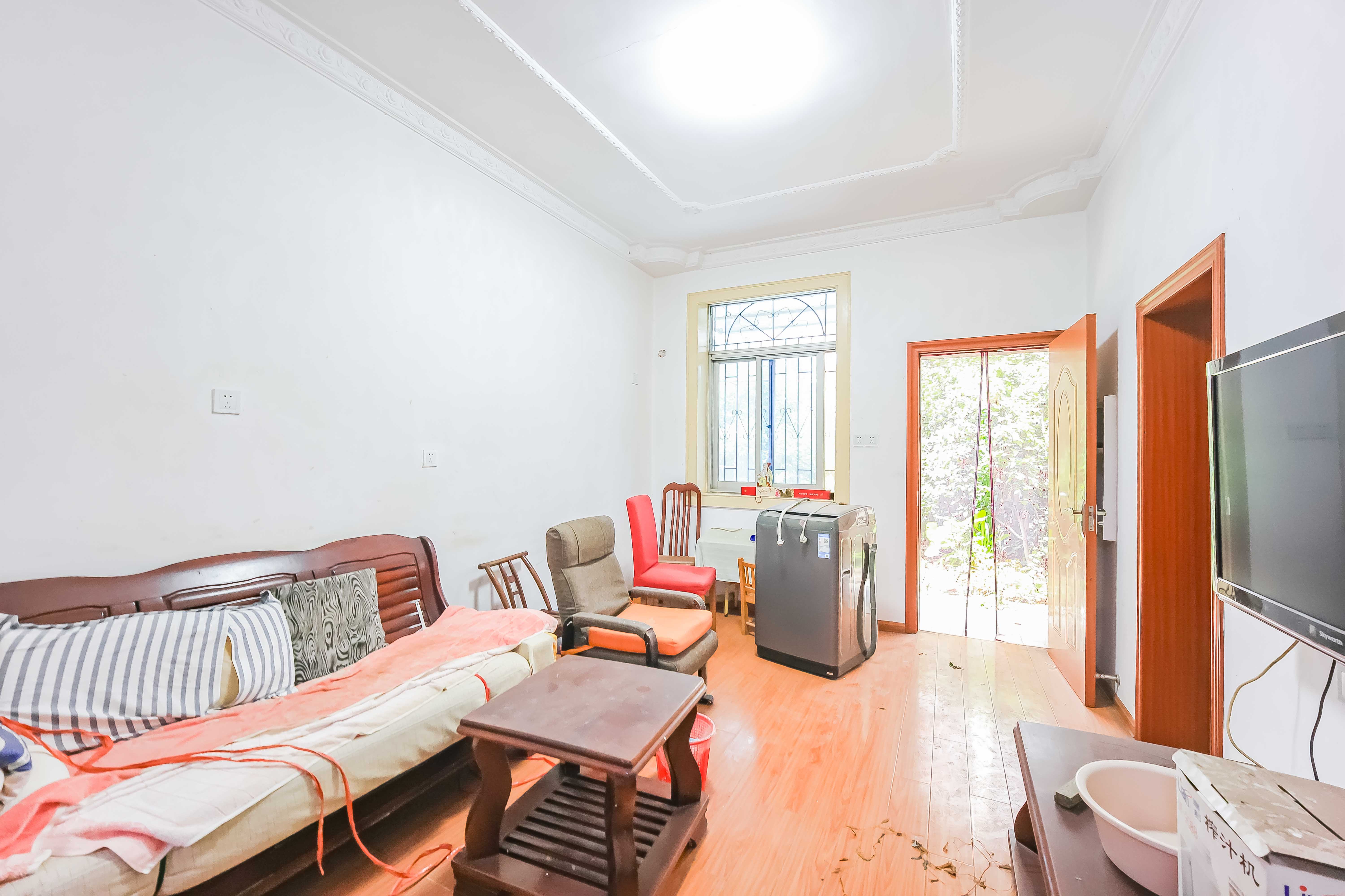 东瓜山三村(东电社区) 3室2厅1卫 64.3万 东瓜山三村(东电社区) 3室2厅1卫 64.3万客厅