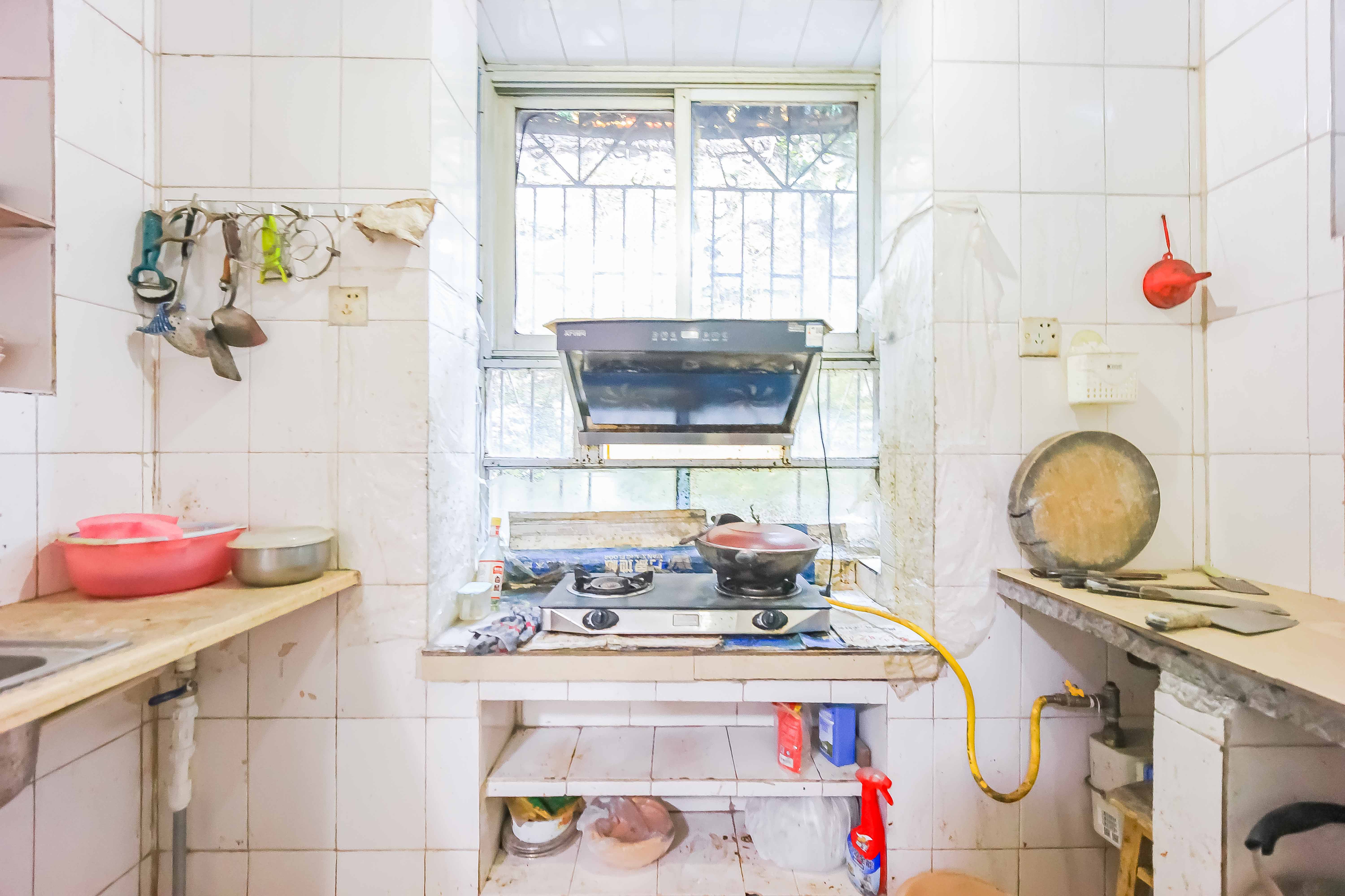 东瓜山三村(东电社区) 3室2厅1卫 64.3万 东瓜山三村(东电社区) 3室2厅1卫 64.3万厨房