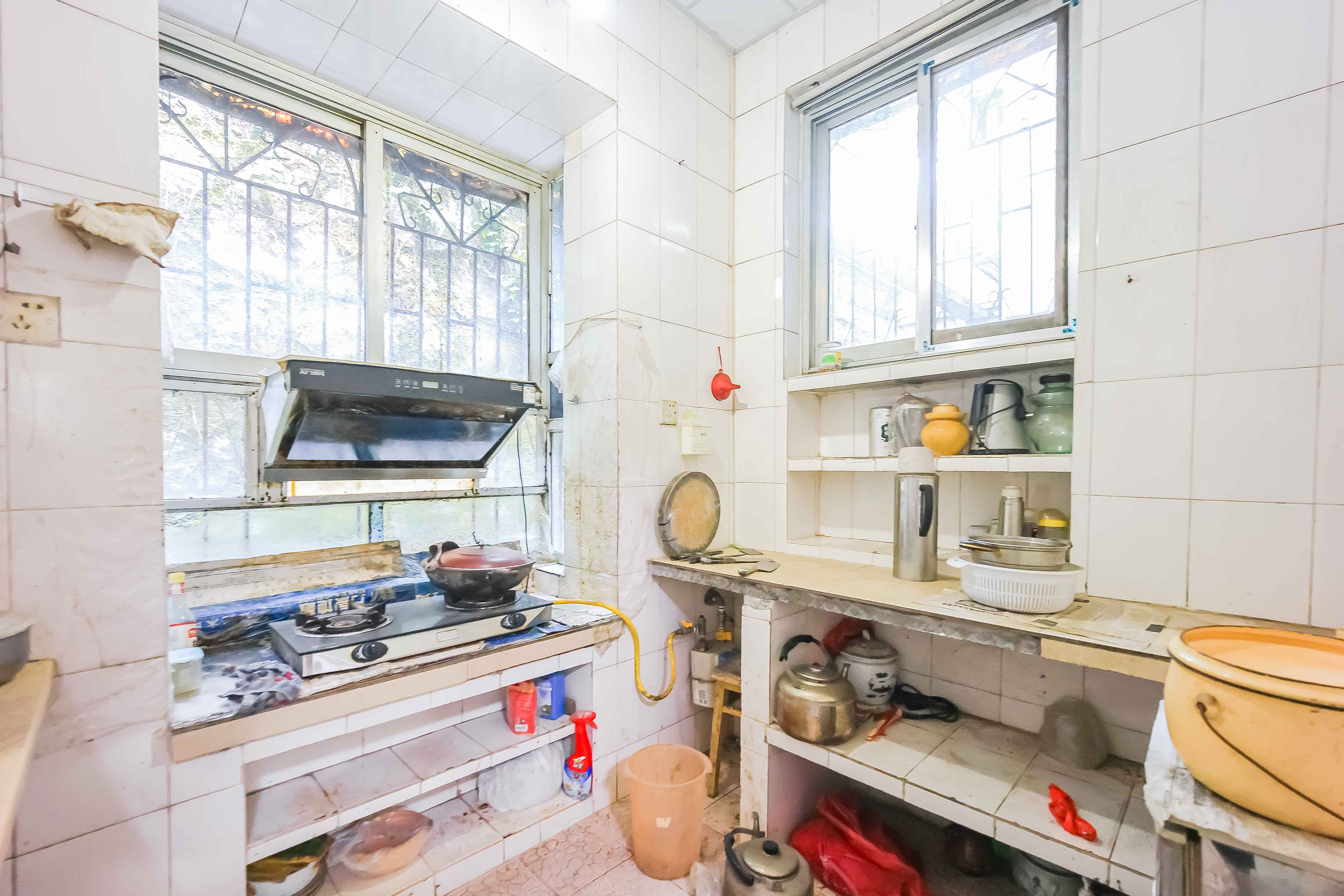 东瓜山三村(东电社区) 3室2厅1卫 64.3万 东瓜山三村(东电社区) 3室2厅1卫 64.3万厨房