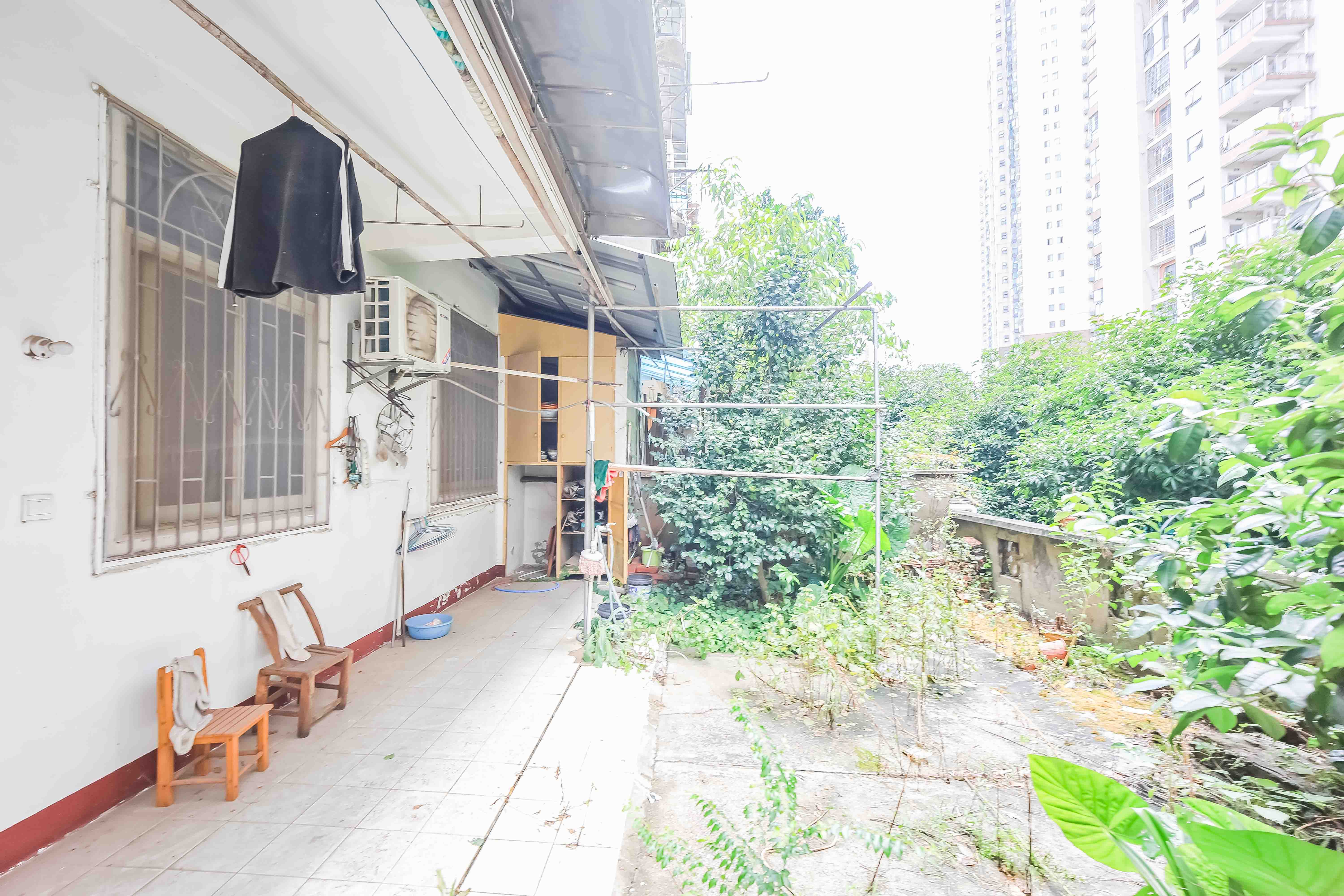 东瓜山三村(东电社区) 3室2厅1卫 64.3万 东瓜山三村(东电社区) 3室2厅1卫 64.3万阳台