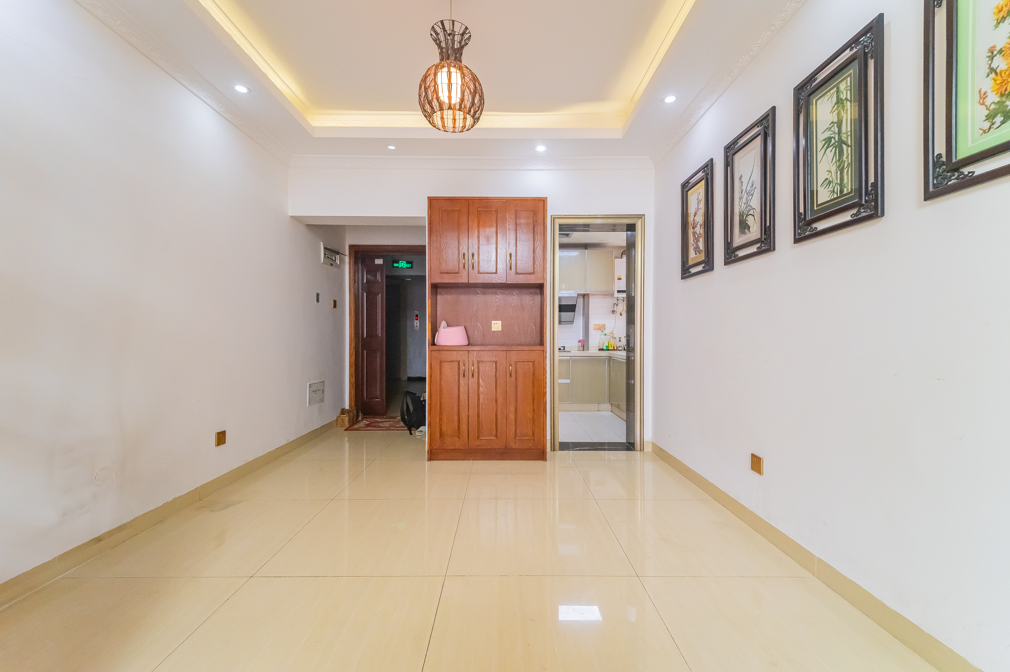 湖湾世景 3室2厅1卫 85.0万 湖湾世景 3室2厅1卫 85.0万客厅