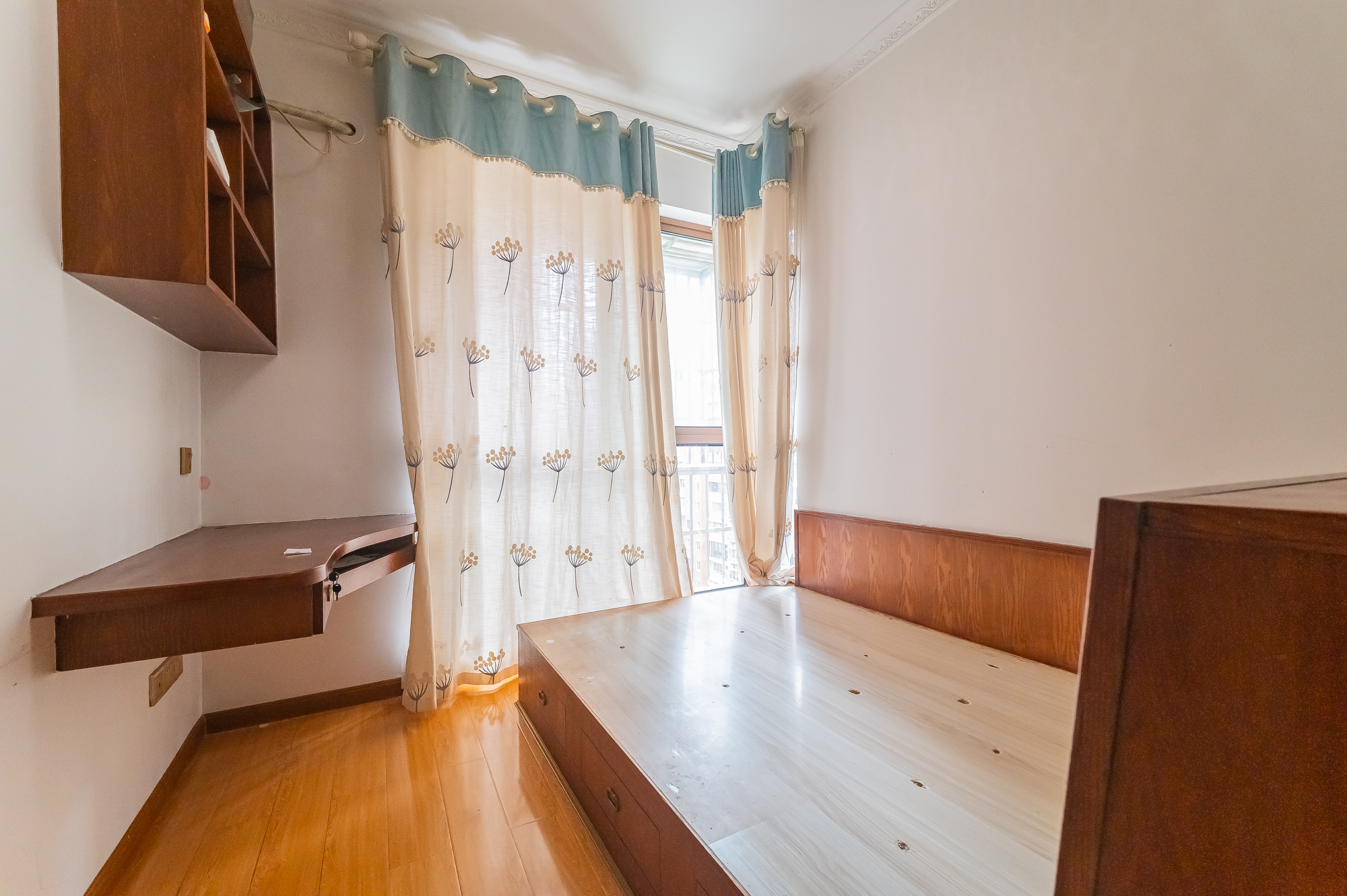 湖湾世景 3室2厅1卫 85.0万 湖湾世景 3室2厅1卫 85.0万卧室