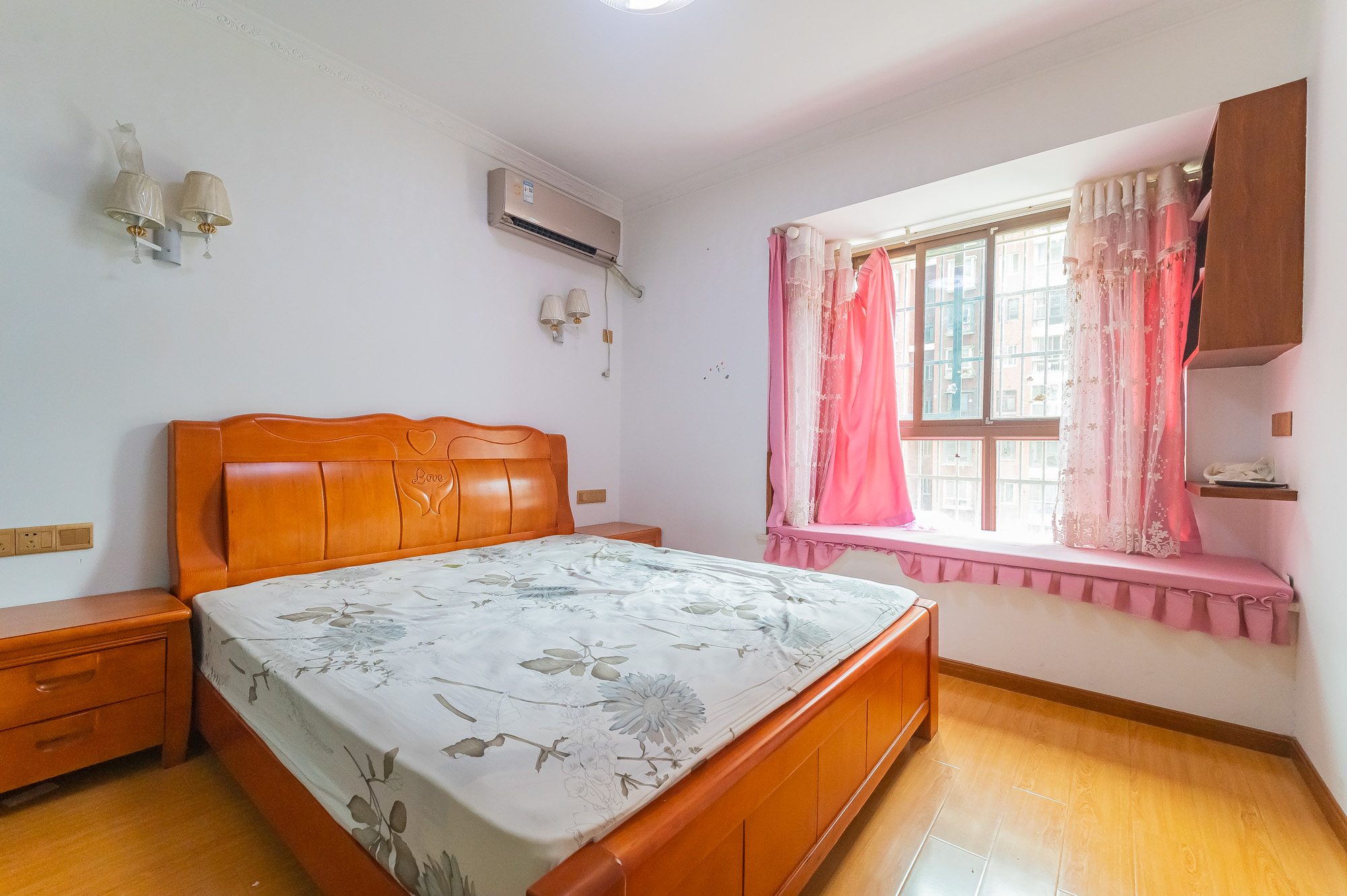 湖湾世景 3室2厅1卫 85.0万 湖湾世景 3室2厅1卫 85.0万卧室