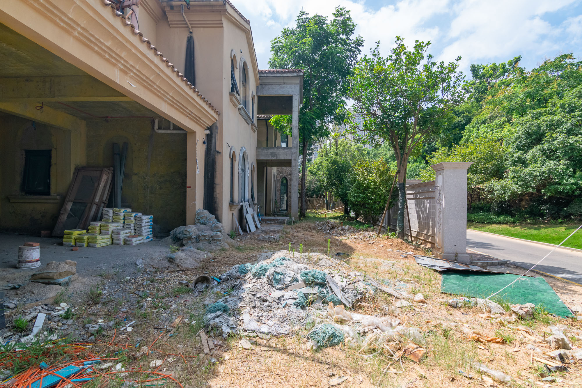 中粮北纬28°别墅 10室4厅5卫 1800.0万 中粮北纬28°别墅 10室4厅5卫 1800.0万其他