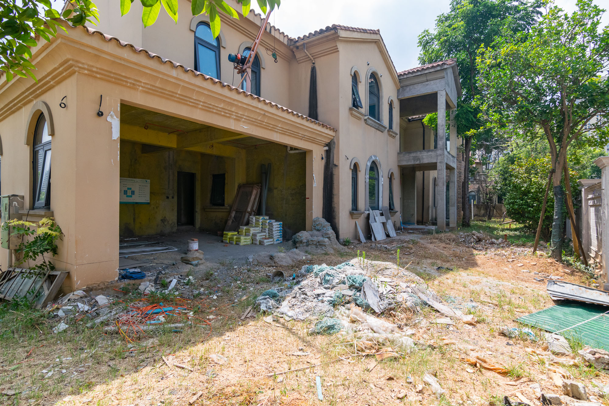 中粮北纬28°别墅 10室4厅5卫 1800.0万 中粮北纬28°别墅 10室4厅5卫 1800.0万其他