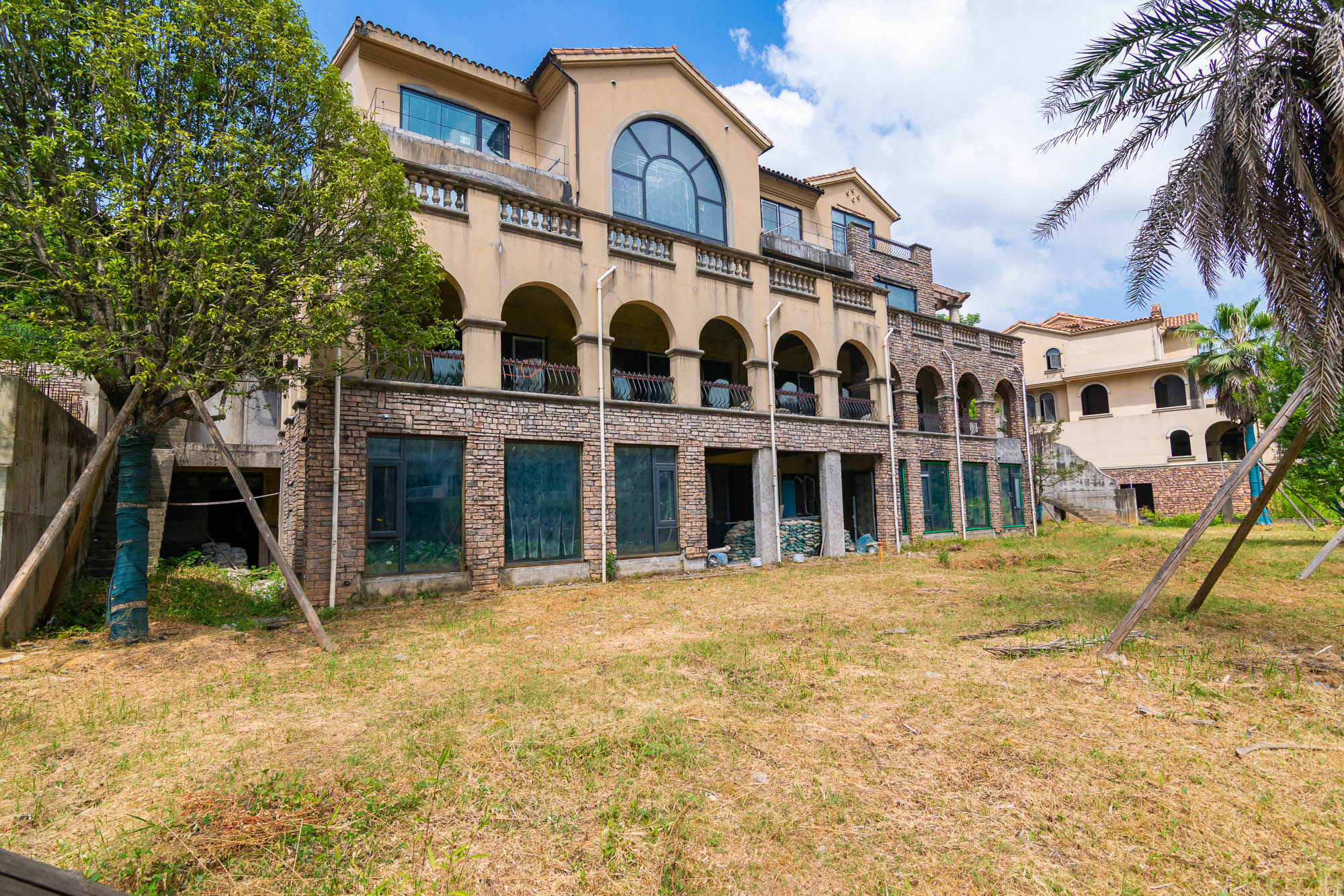 中粮北纬28°别墅 10室4厅5卫 1800.0万 中粮北纬28°别墅 10室4厅5卫 1800.0万其他