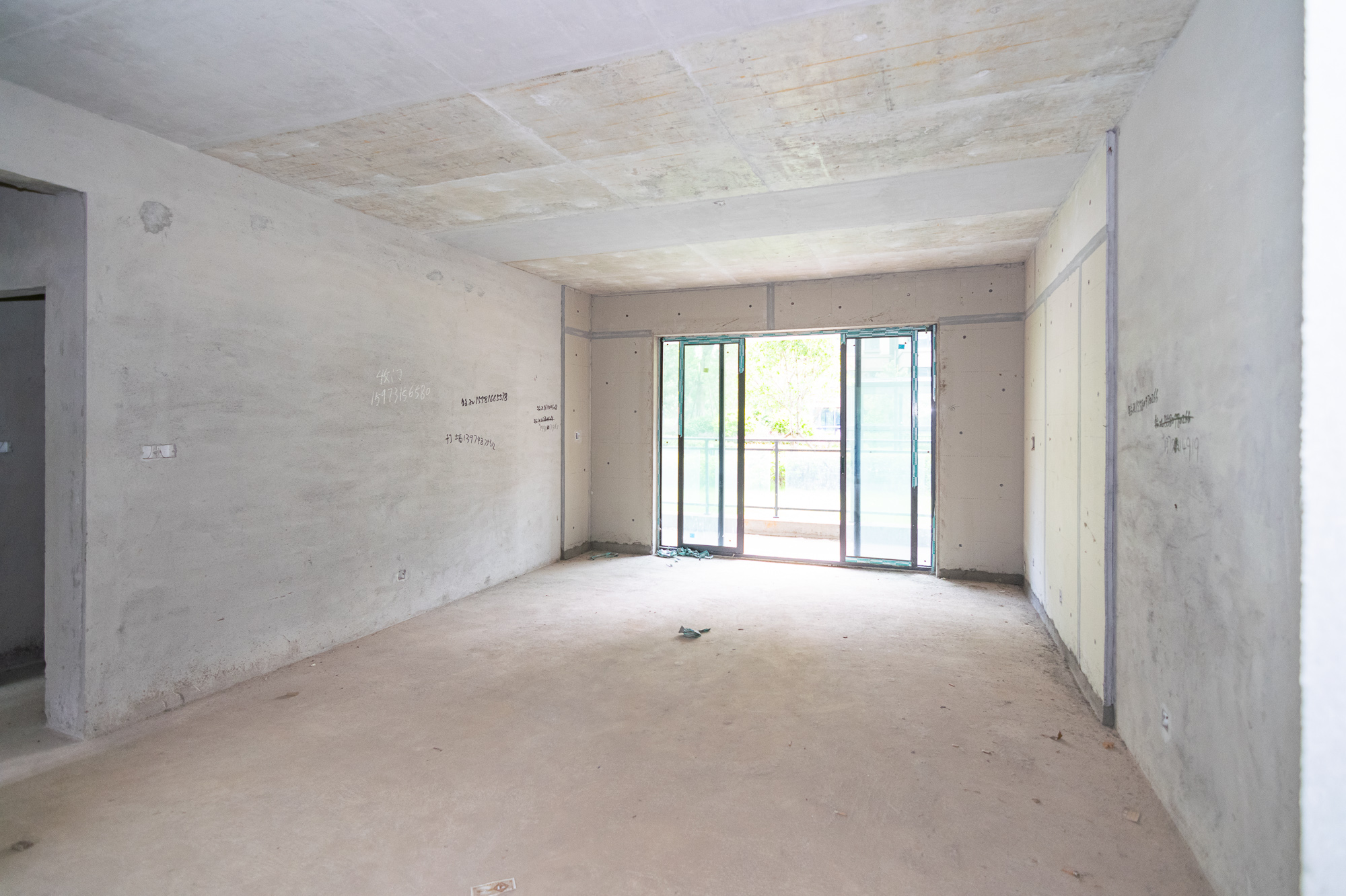 润和谷山郡(悦禧山庄水榭花都) 4室2厅2卫 137.5万 润和谷山郡(悦禧山庄水榭花都) 4室2厅2卫 137.5万客厅