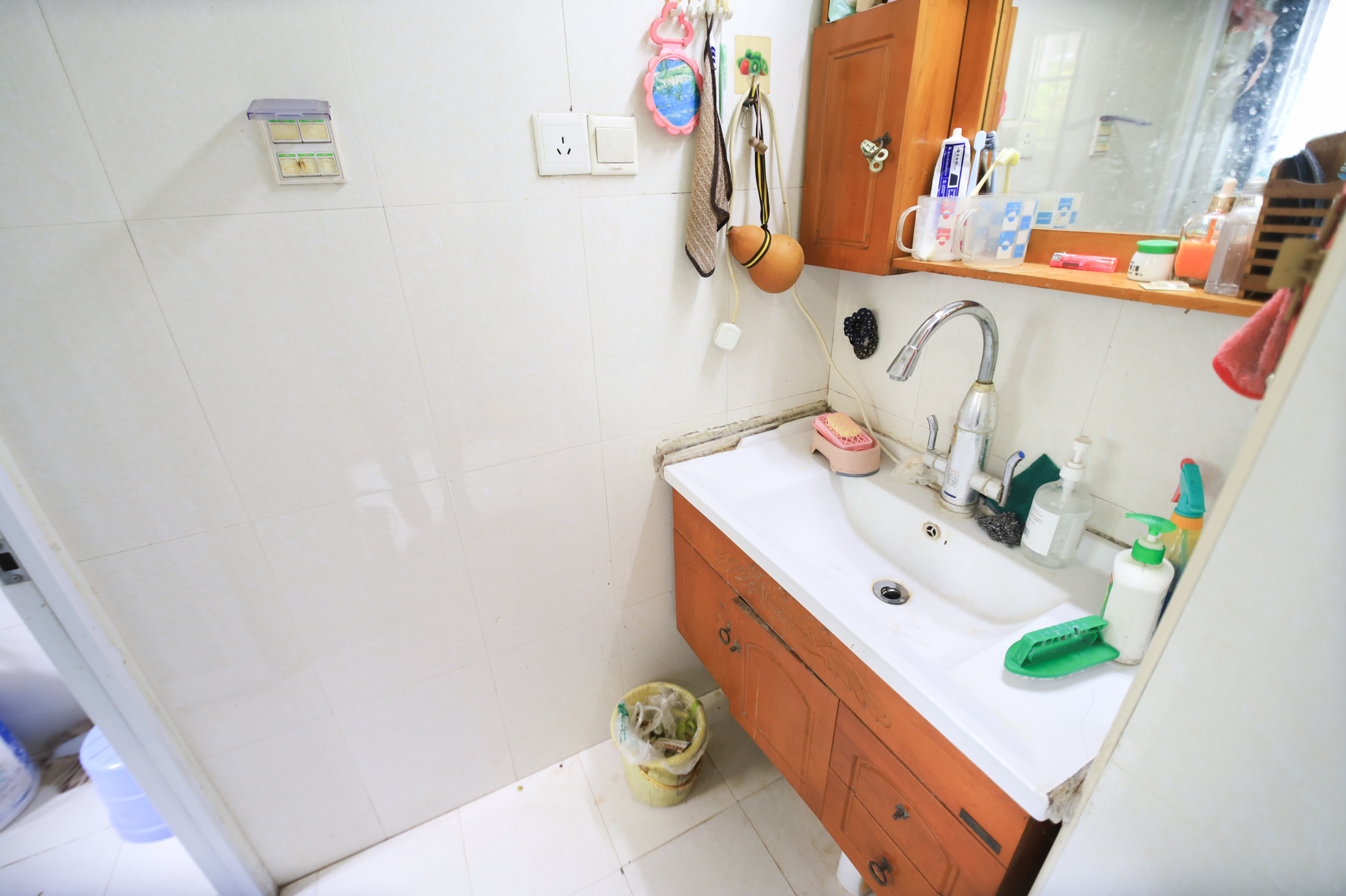 鄱阳小区  2室2厅1卫   57.00万卫生间