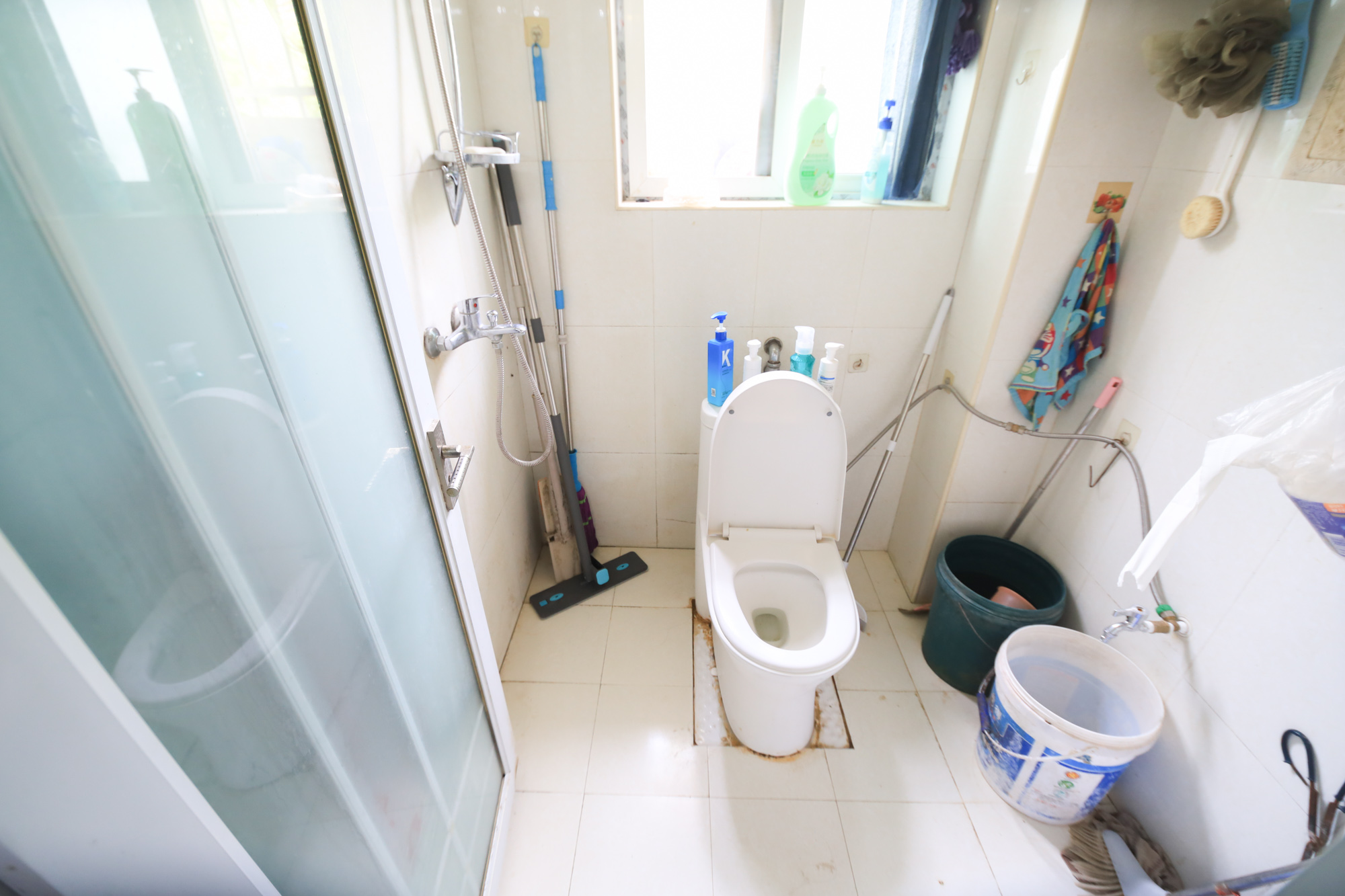 鄱阳小区  2室2厅1卫   57.00万卫生间