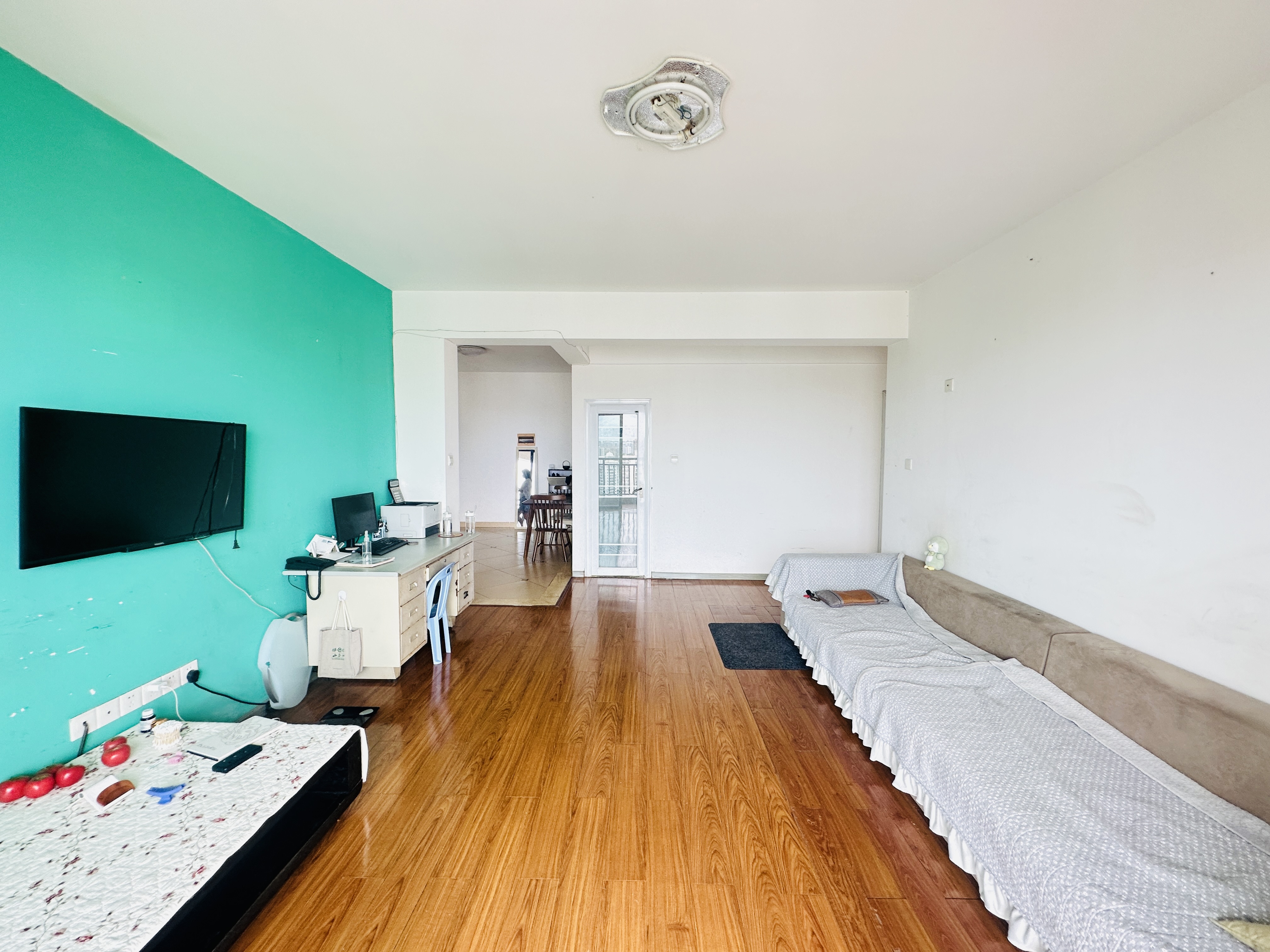 滨海贵族 3室2厅2卫 176.0万 滨海贵族 3室2厅2卫 176.0万客厅