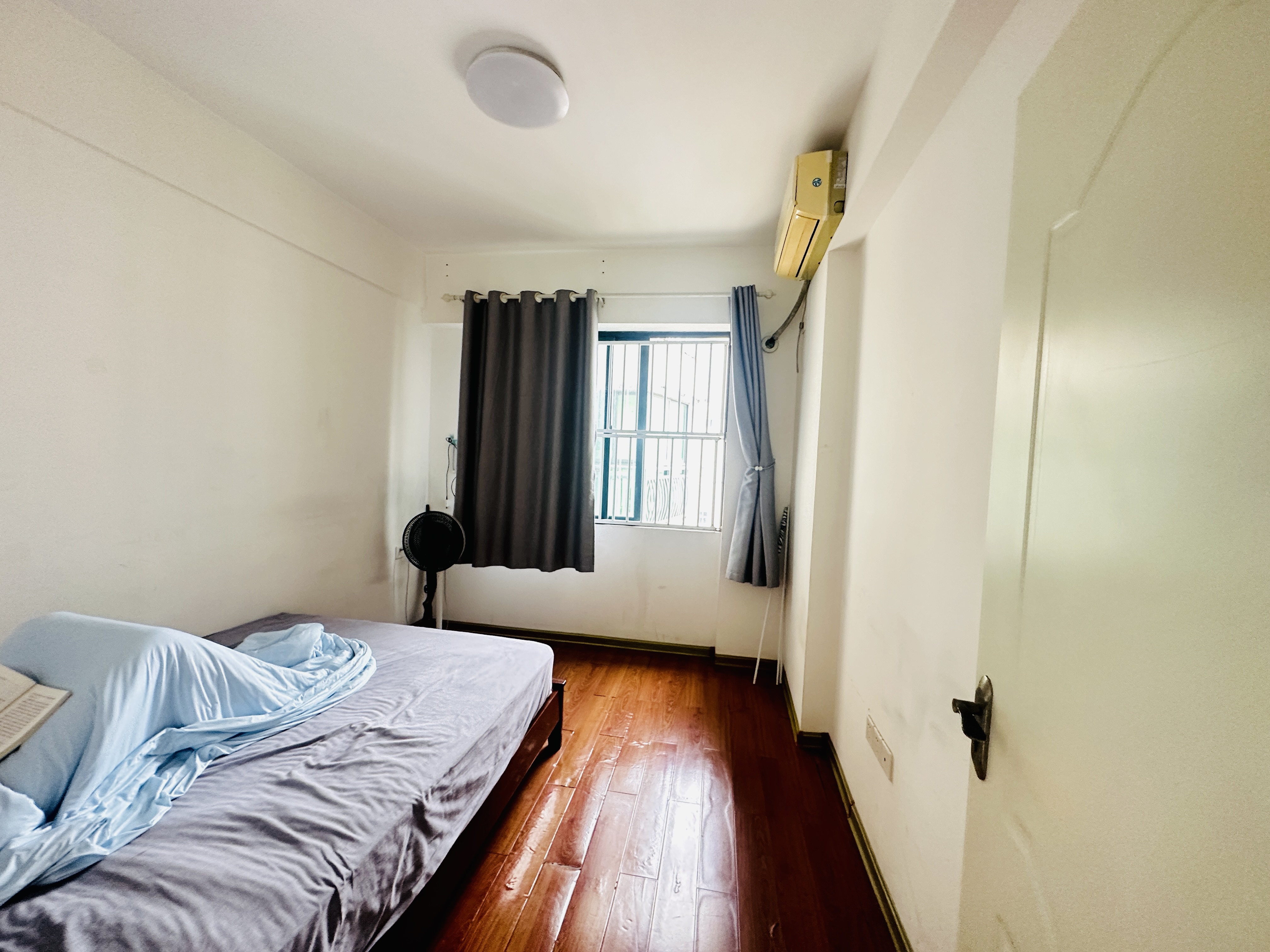 滨海贵族 3室2厅2卫 176.0万 滨海贵族 3室2厅2卫 176.0万卧室