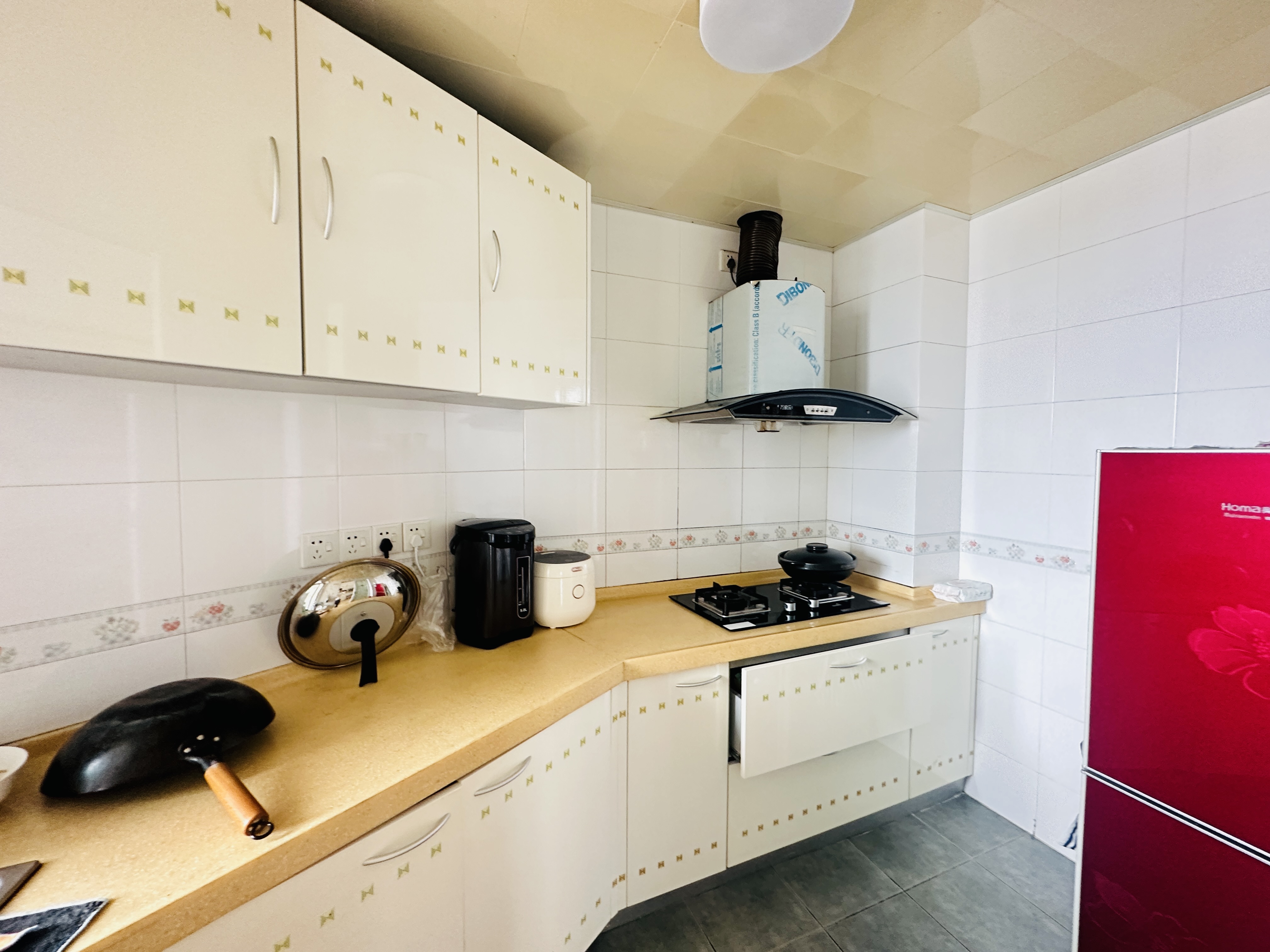 滨海贵族 3室2厅2卫 176.0万 滨海贵族 3室2厅2卫 176.0万厨房