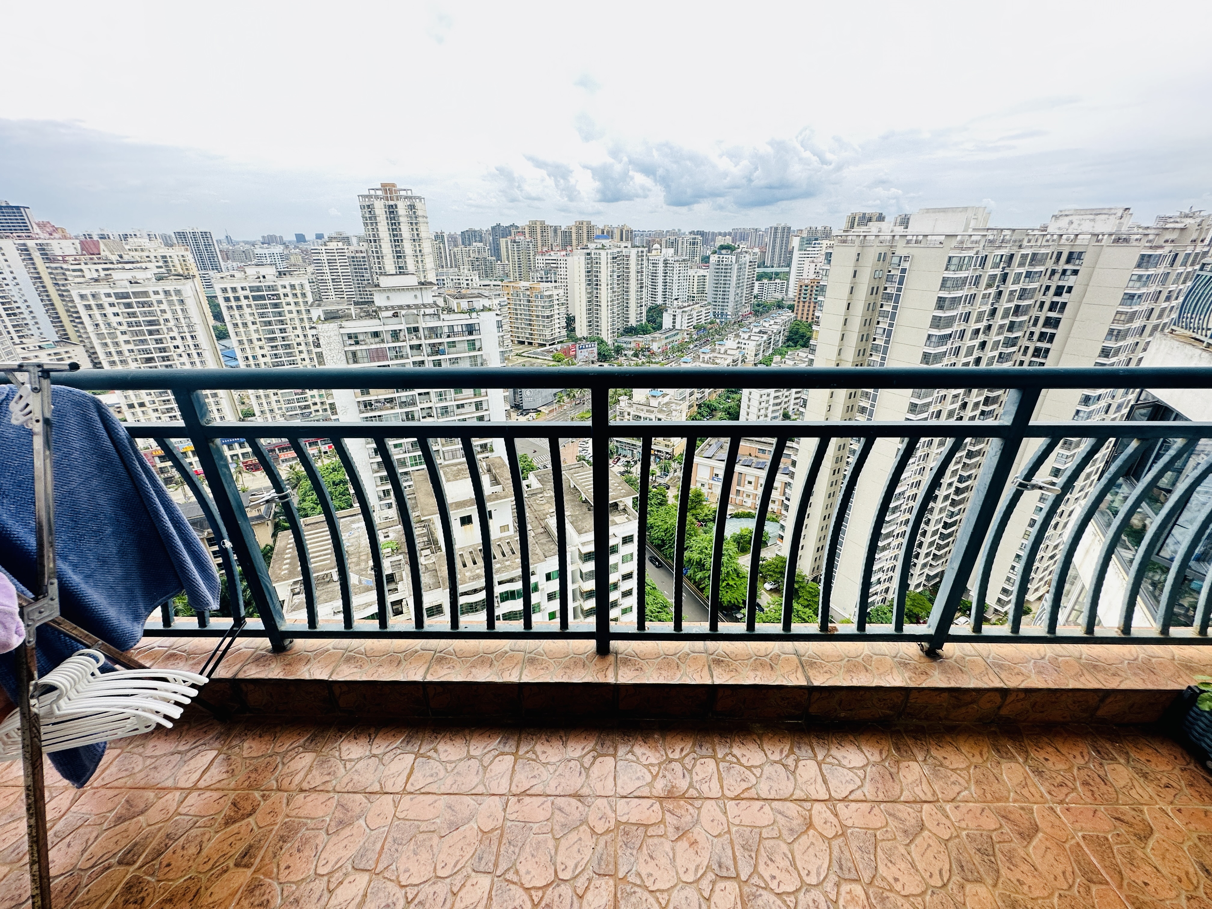 滨海贵族 3室2厅2卫 176.0万 滨海贵族 3室2厅2卫 176.0万阳台