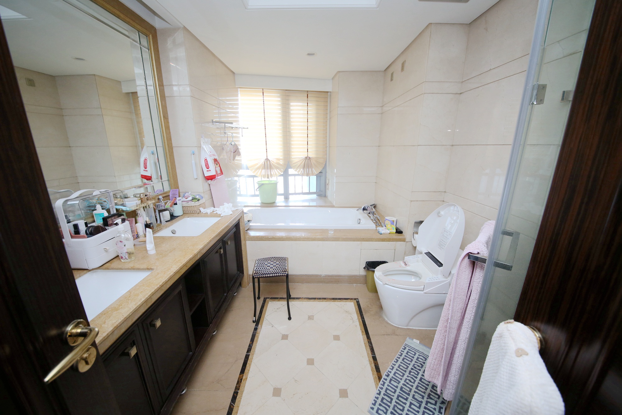 华远隆玺  4室2厅3卫   698.00万卫生间
