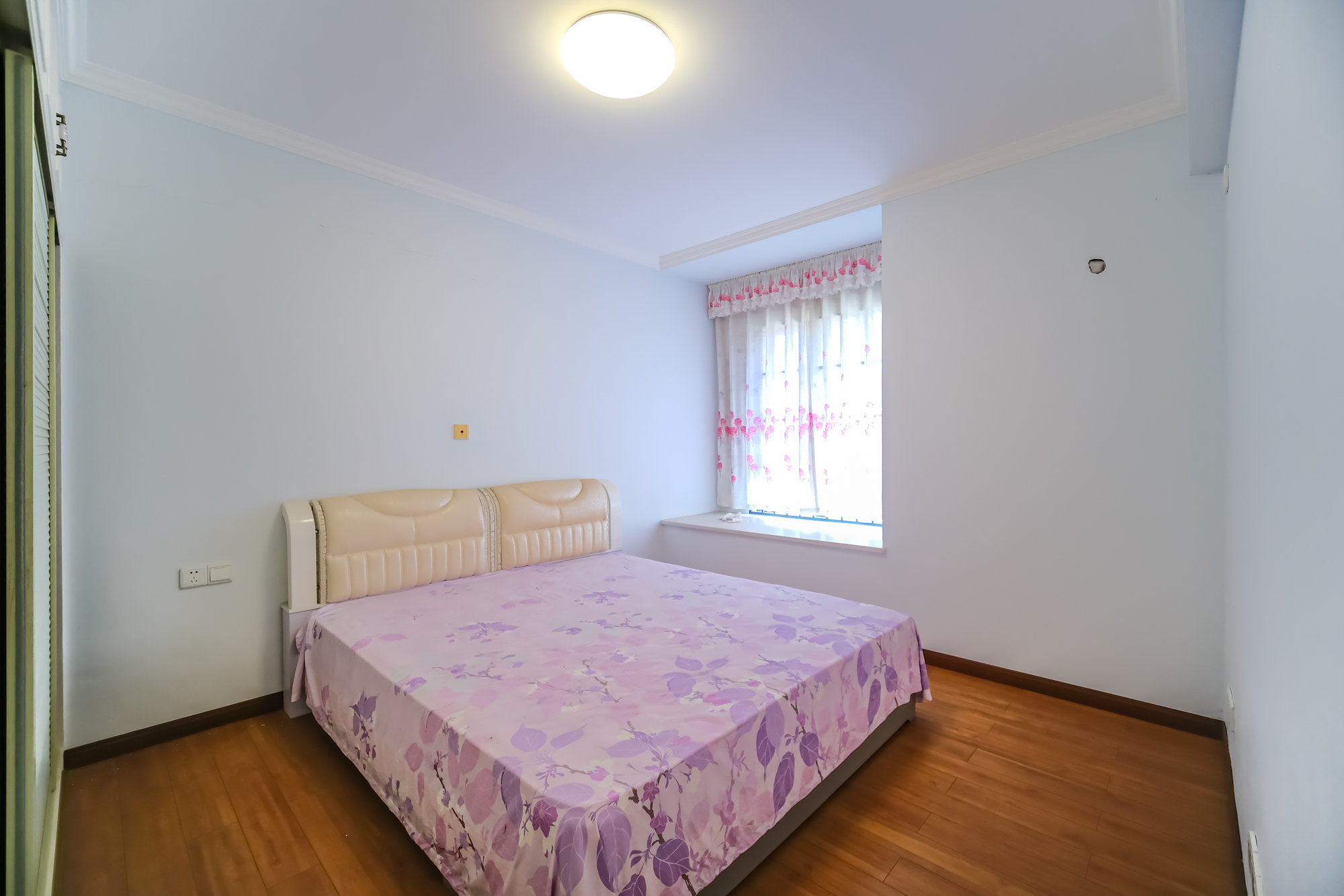 三一街区 3室2厅1卫 59.8万 三一街区 3室2厅1卫 59.8万卧室