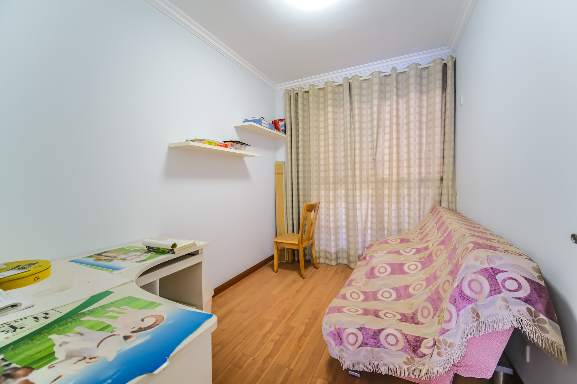 三一街区 3室2厅1卫 59.8万 三一街区 3室2厅1卫 59.8万卧室