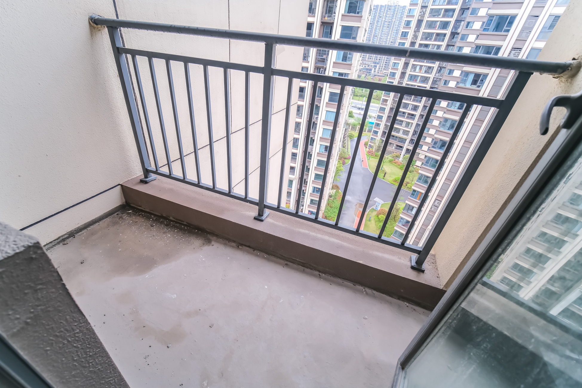 荣盛城 4室2厅2卫 89.0万 荣盛城 4室2厅2卫 89.0万阳台