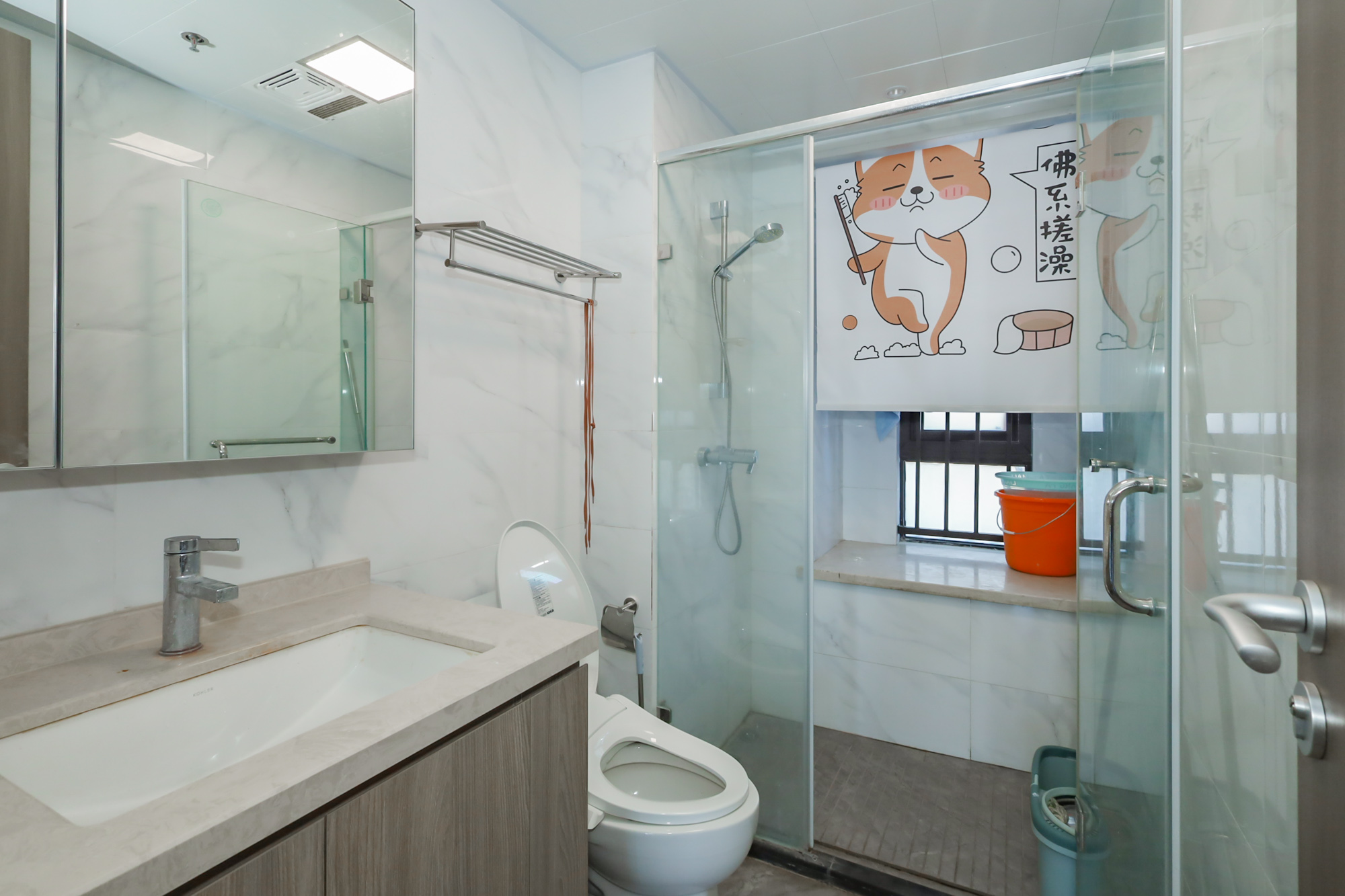 越秀悦湖台  4室2厅2卫   280.00万卫生间