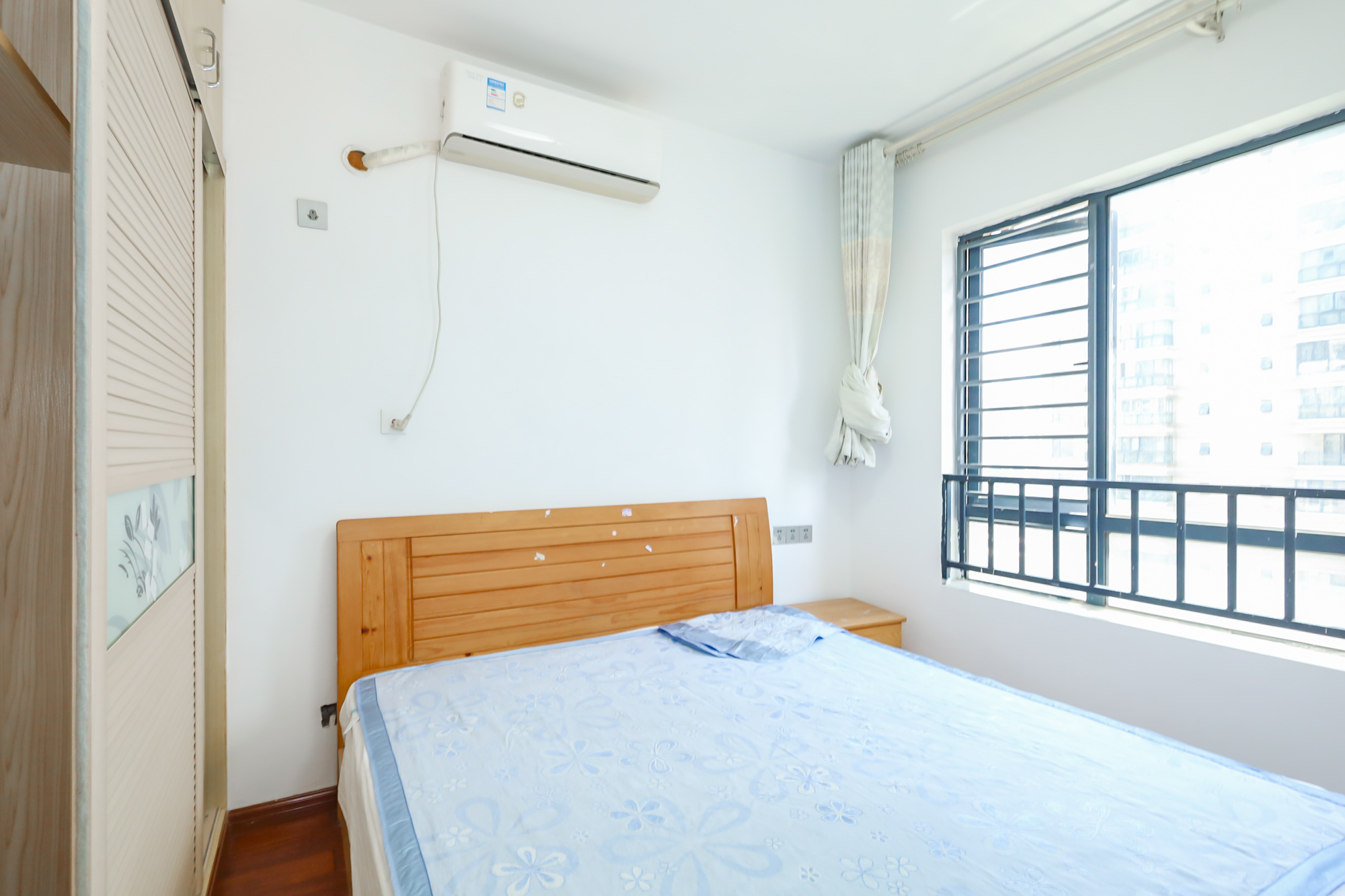奥克斯广场  3室2厅1卫   99.80万卧室