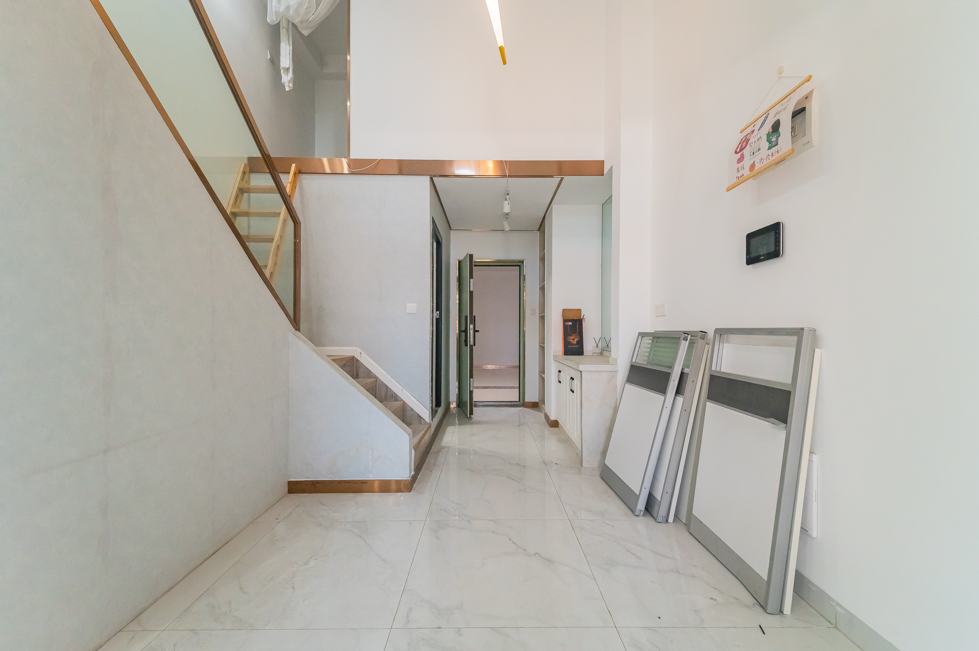 华润置地广场二期 1室1厅1卫 30.0万 华润置地广场二期 1室1厅1卫 30.0万客厅