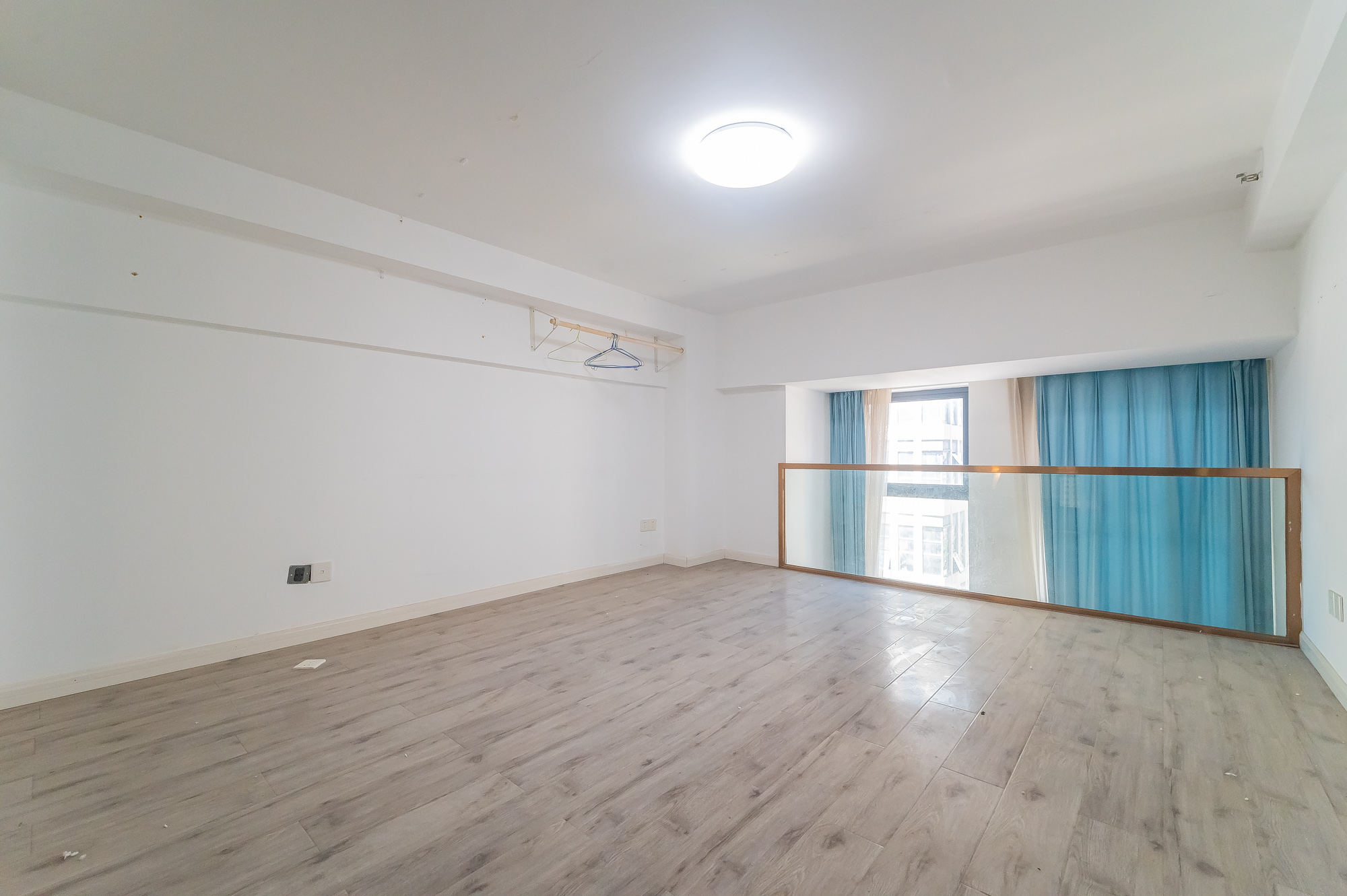 华润置地广场二期 1室1厅1卫 30.0万 华润置地广场二期 1室1厅1卫 30.0万卧室