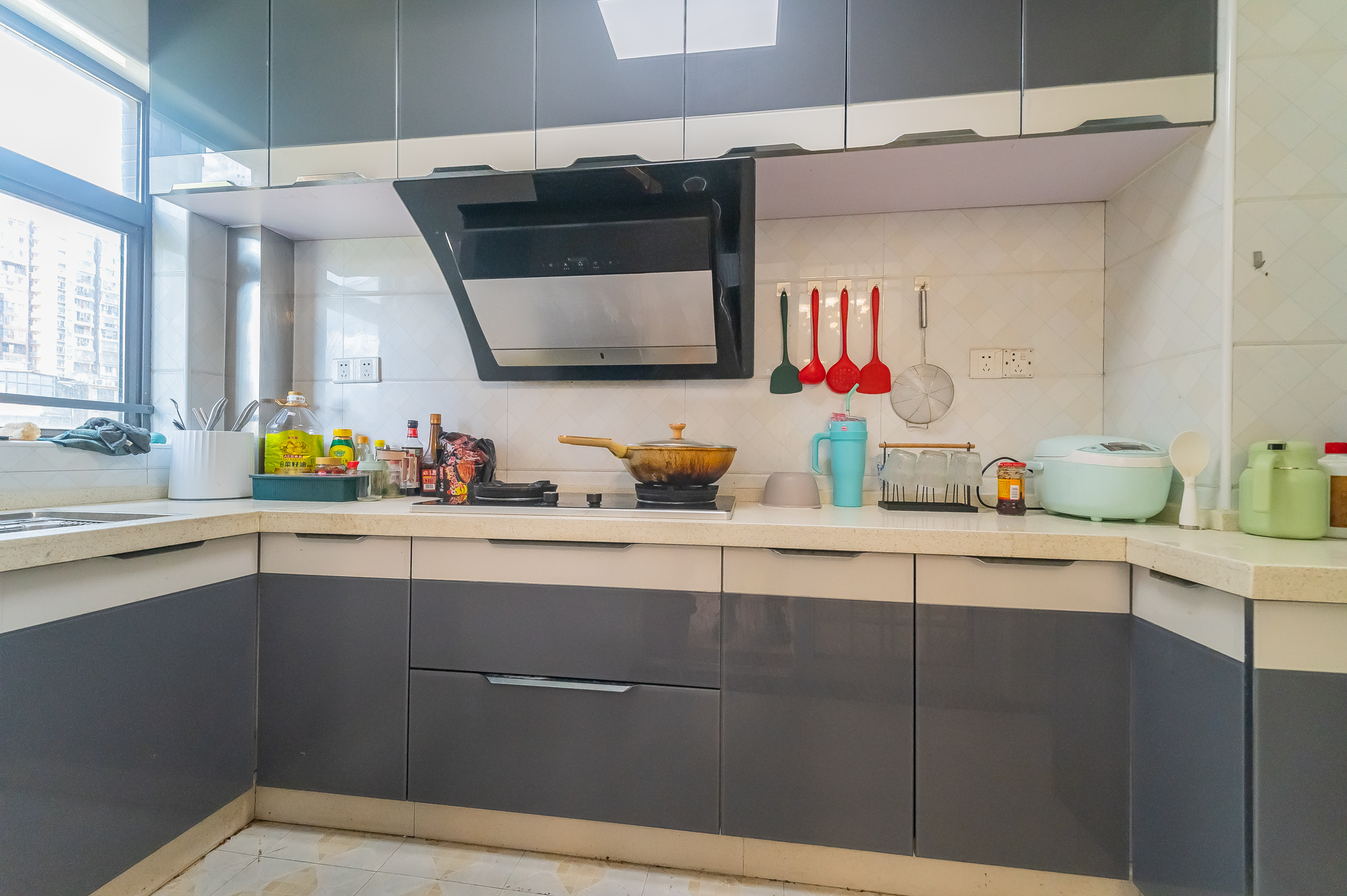 海伦春天  3室2厅2卫    99.98万厨房