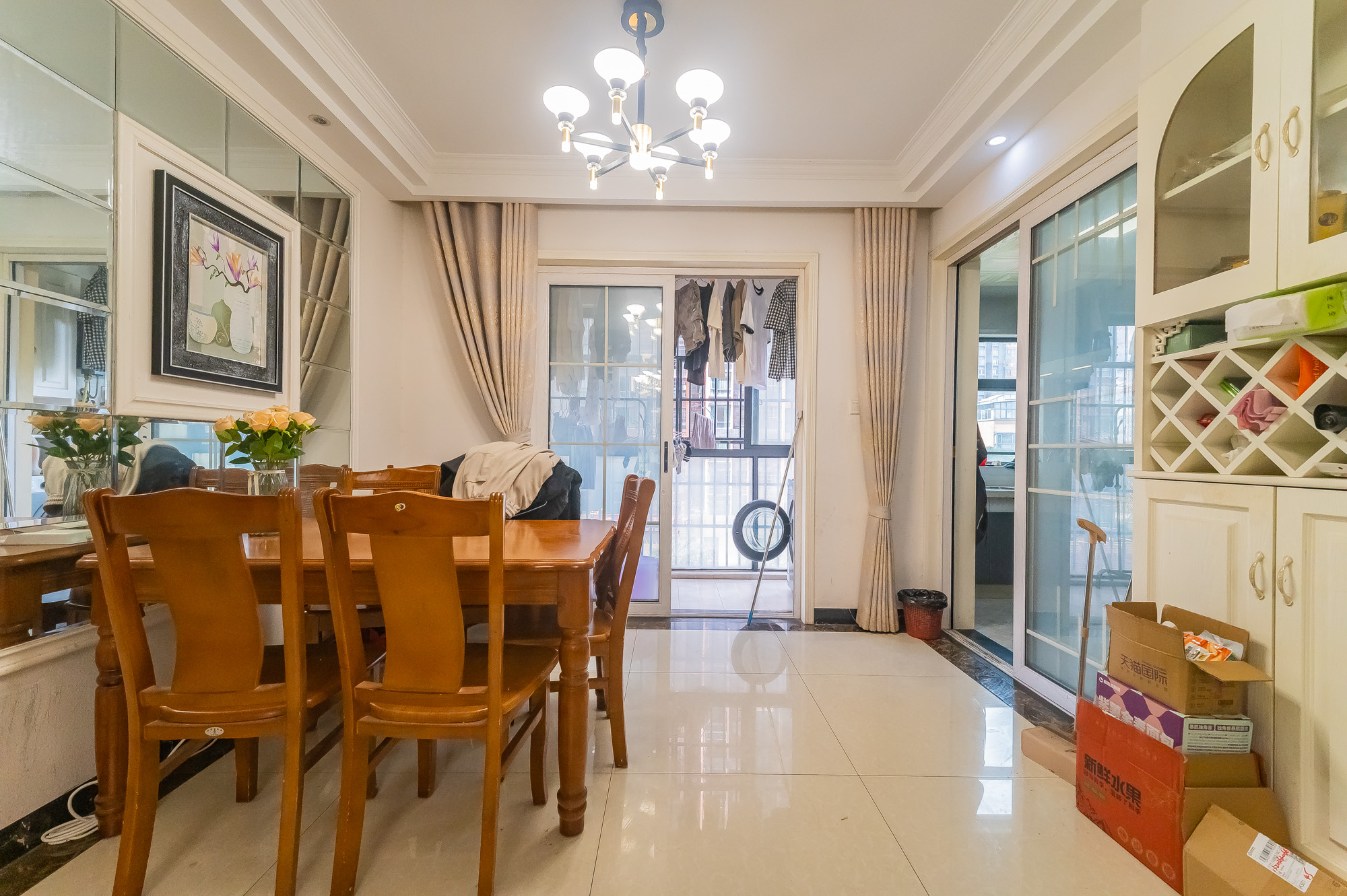 海伦春天 3室2厅2卫 99.98万 海伦春天 3室2厅2卫 99.98万客厅