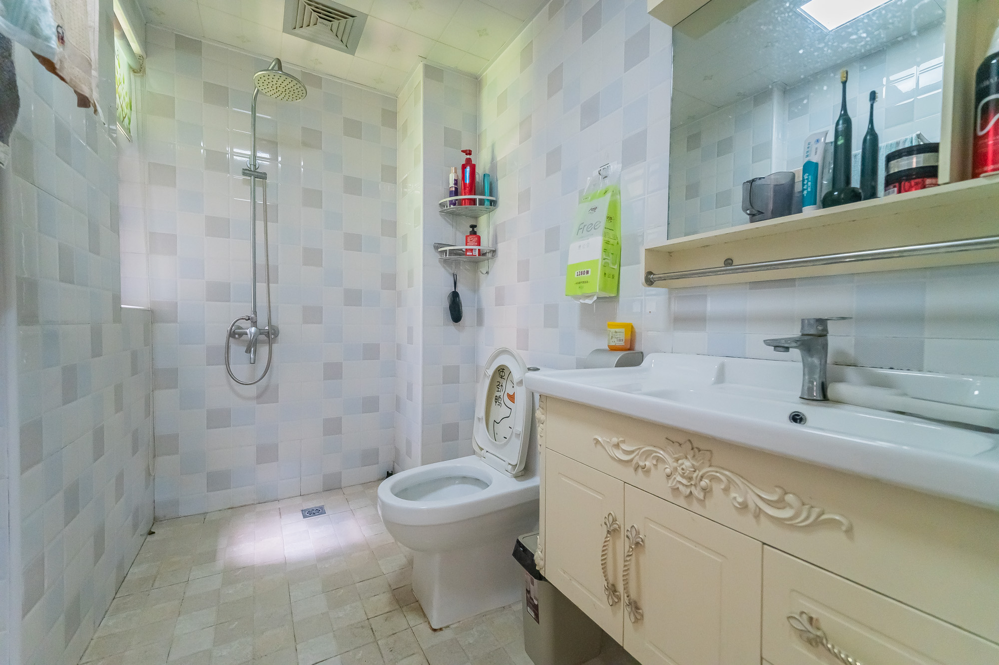 海伦春天 3室2厅2卫 99.98万 海伦春天 3室2厅2卫 99.98万卫生间