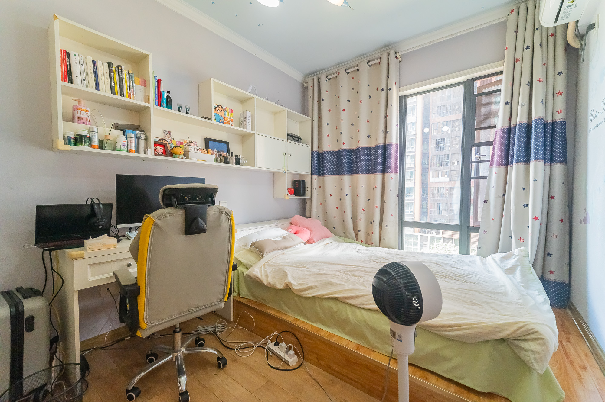 海伦春天  3室2厅2卫    99.98万卧室