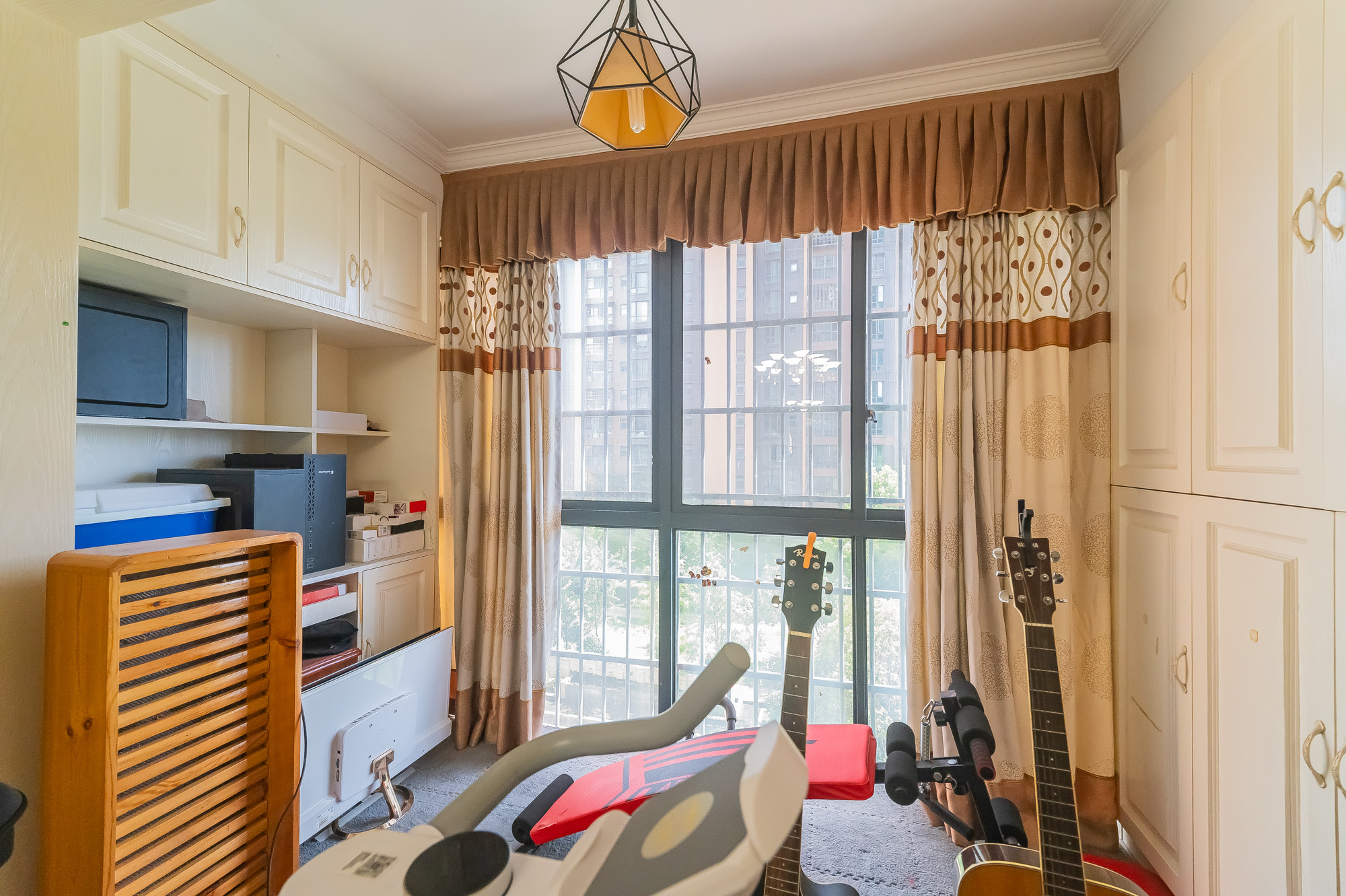 海伦春天 3室2厅2卫 99.98万 海伦春天 3室2厅2卫 99.98万阳台