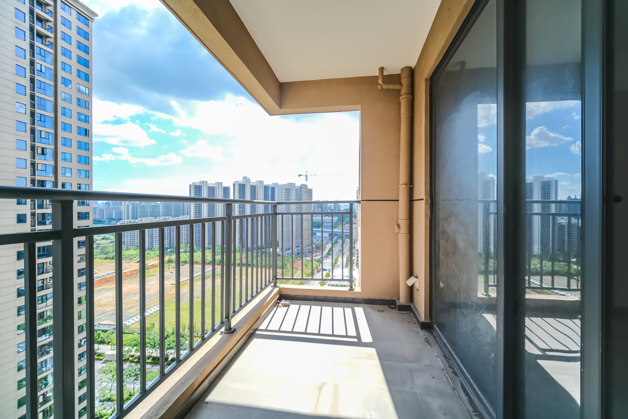 运达锦绣广场 3室2厅2卫 185.0万 运达锦绣广场 3室2厅2卫 185.0万阳台