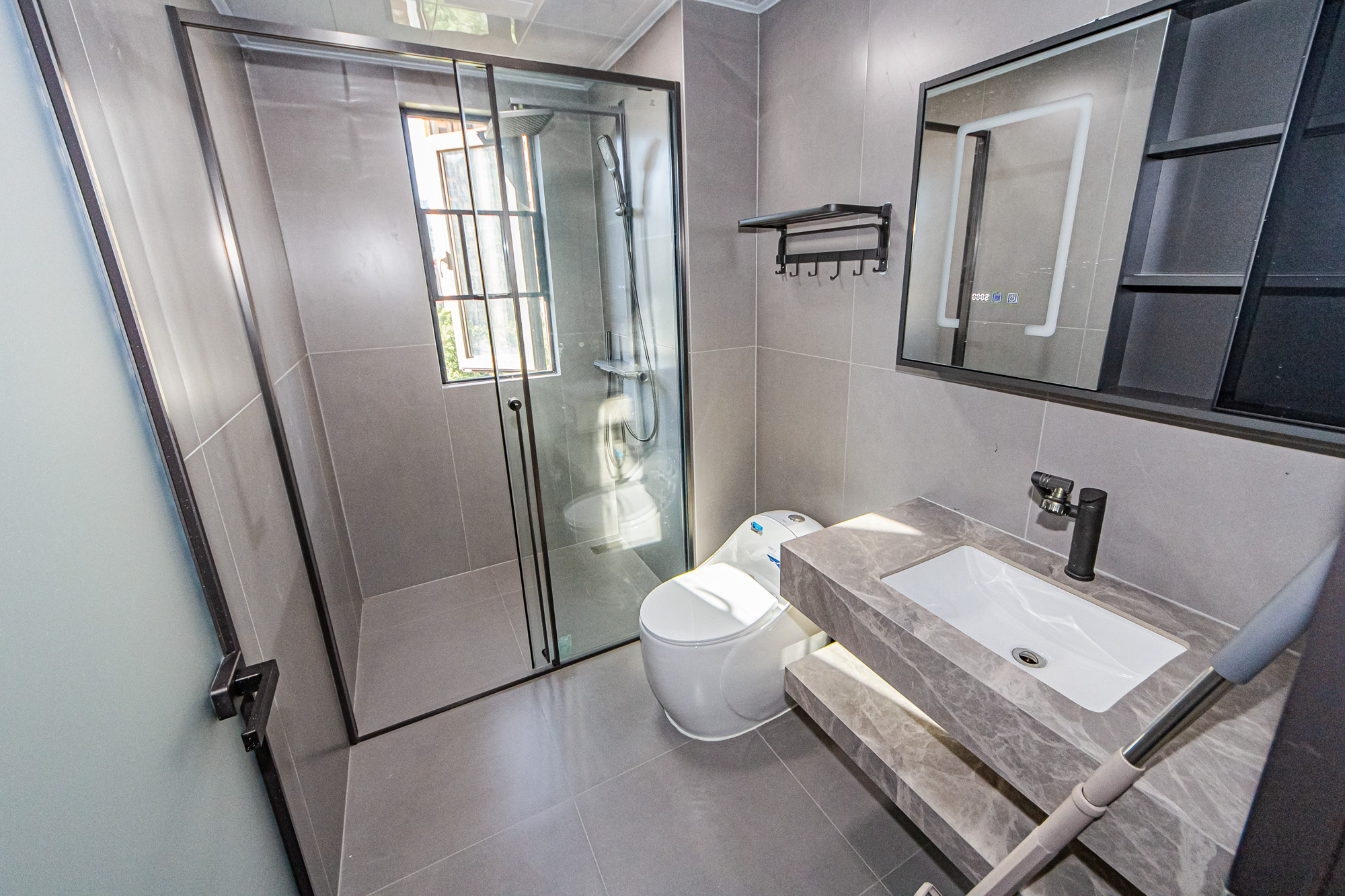 恒大御景半岛锦绣苑 4室2厅2卫 168.0万 恒大御景半岛锦绣苑 4室2厅2卫 168.0万卫生间