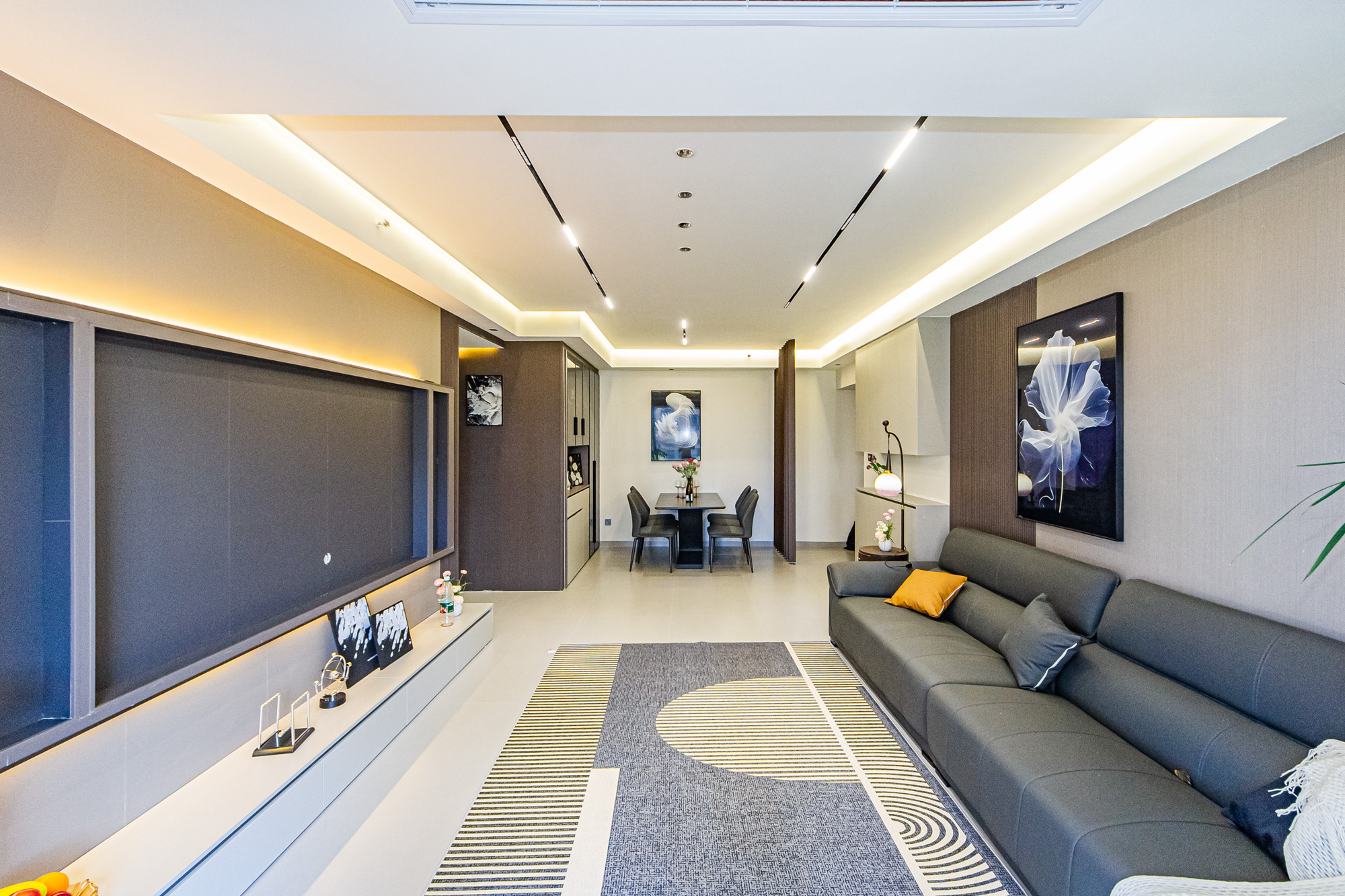 恒大御景半岛锦绣苑 4室2厅2卫 168.0万 恒大御景半岛锦绣苑 4室2厅2卫 168.0万客厅